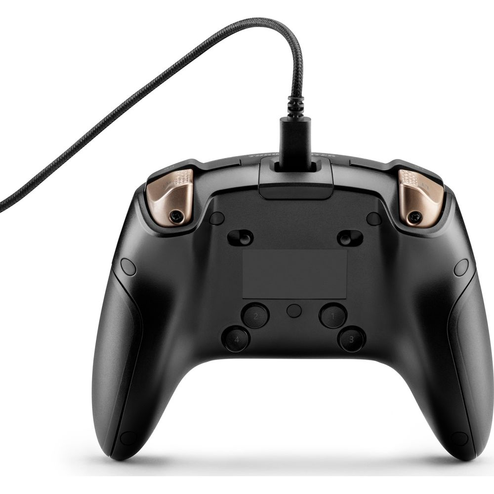 Schwarzer Gaming-Controller mit goldenen Akzenten, verbunden durch ein schwarzes Kabel.