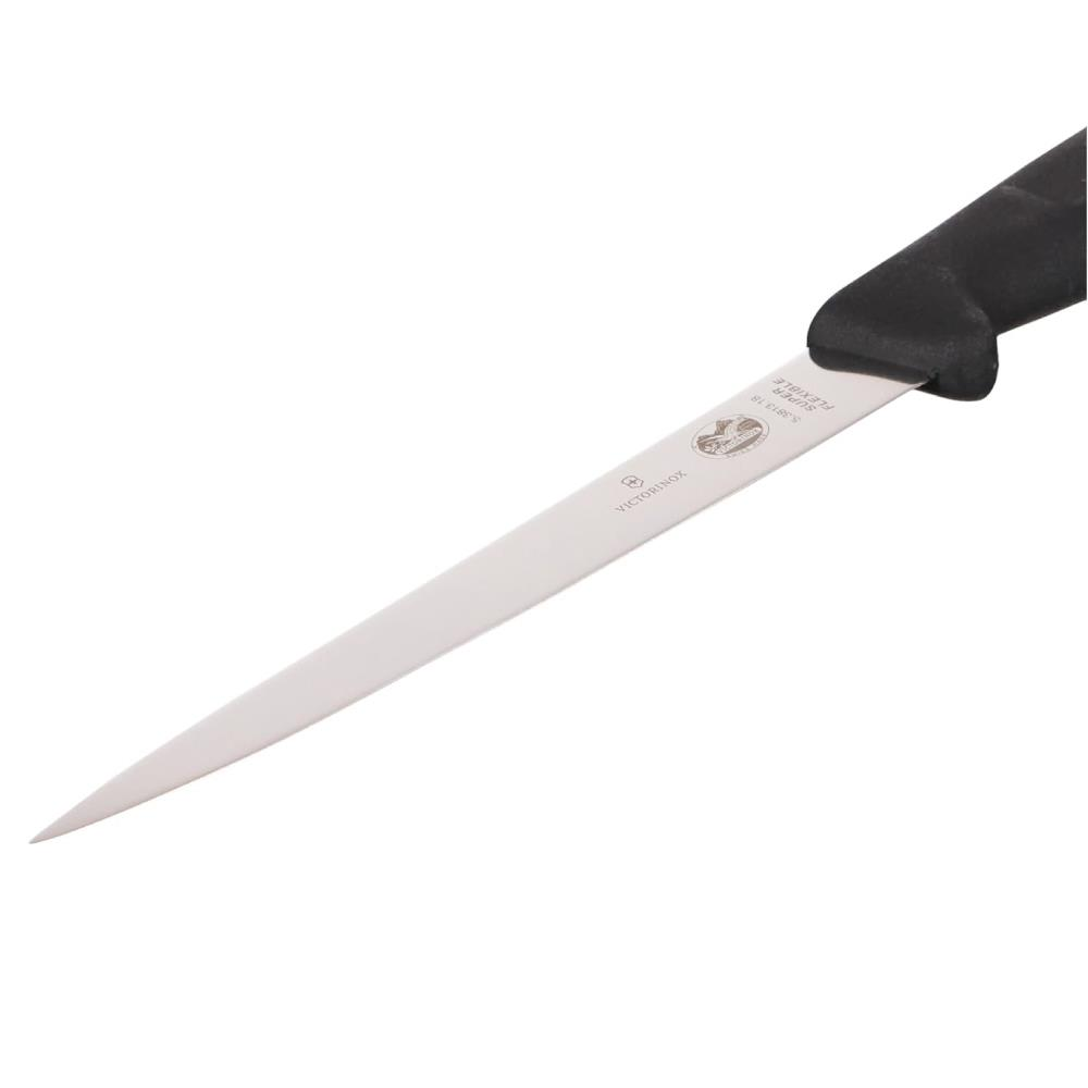 Siyah saplı, gümüş bıçaklı esnek bir Victorinox bıçağının yakın çekimi.