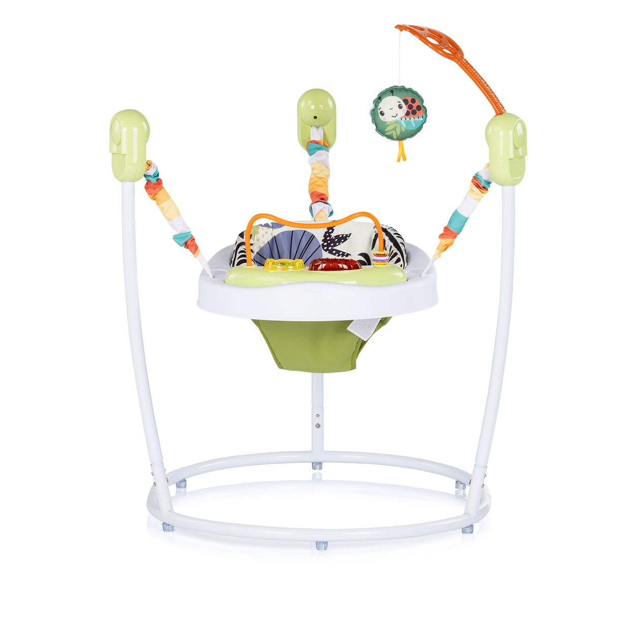 Ein weißer Baby-Jumper mit grünem Sitz und Spielzeug, der auf einem weißen Hintergrund steht.