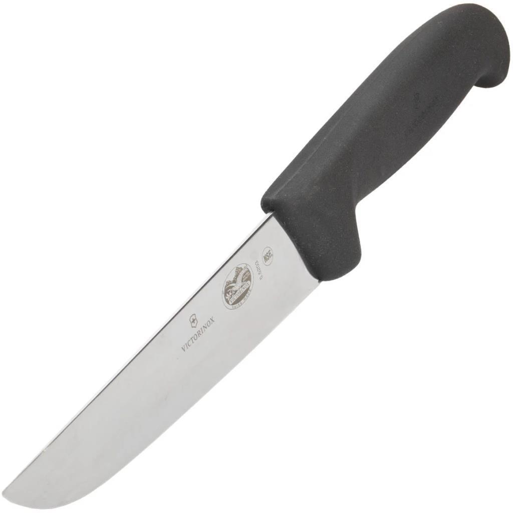 Siyah saplı ve cilalı bıçaklı keskin bir Victorinox mutfak bıçağı.