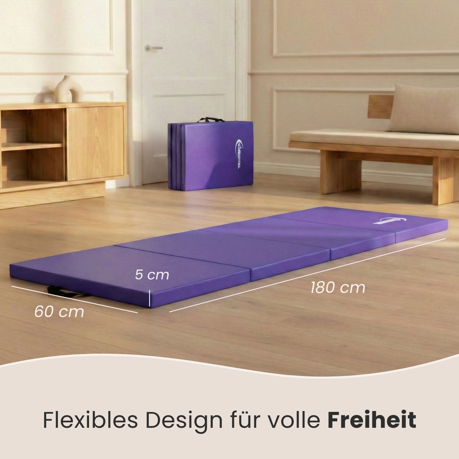 Ein violetter Gymnastikmatte liegt ausgebreitet auf dem Boden, Maße 180x60x5 cm.