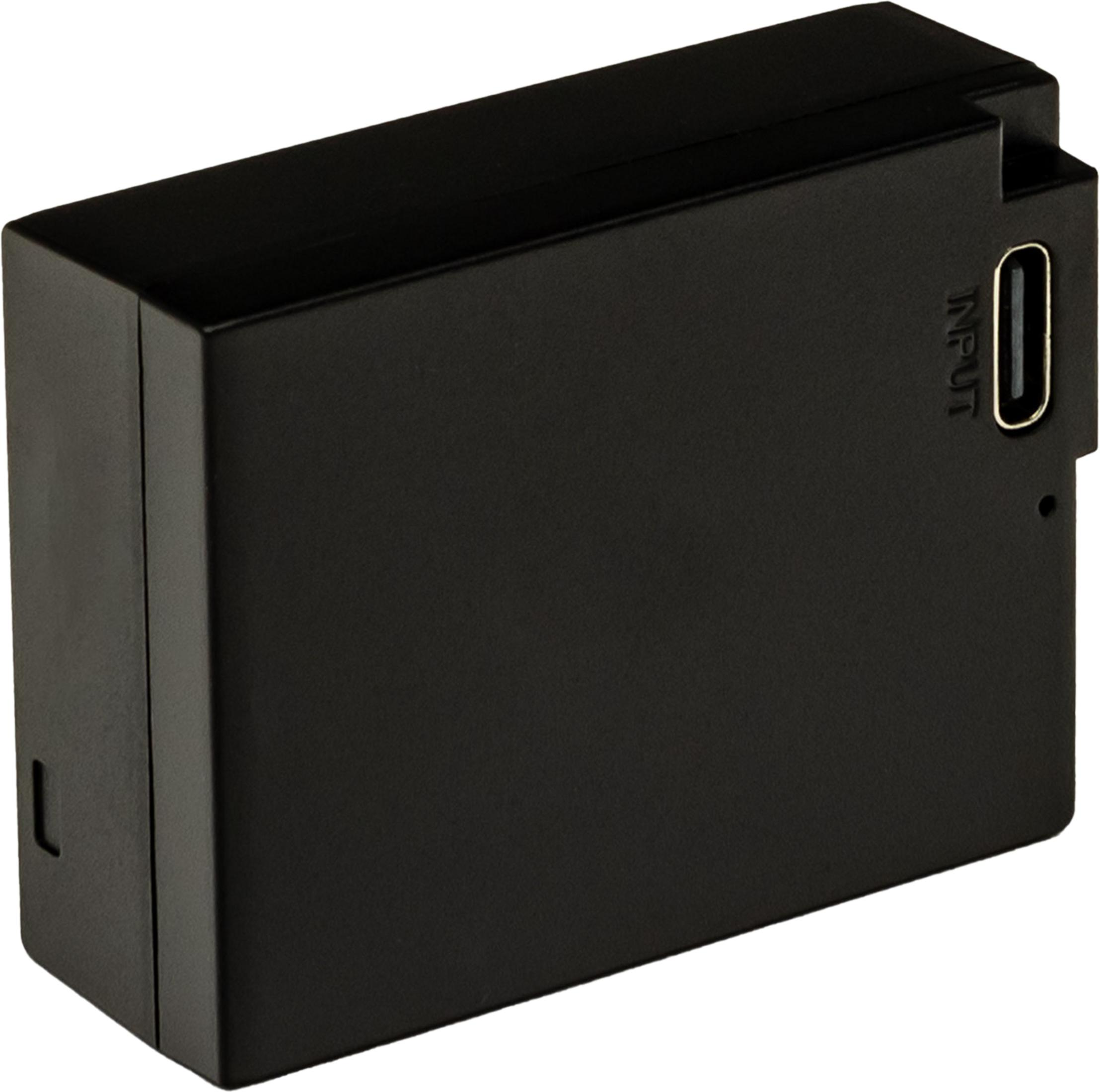 Dispositivo rettangolare nero con porta USB-C e scritta "INPUT".