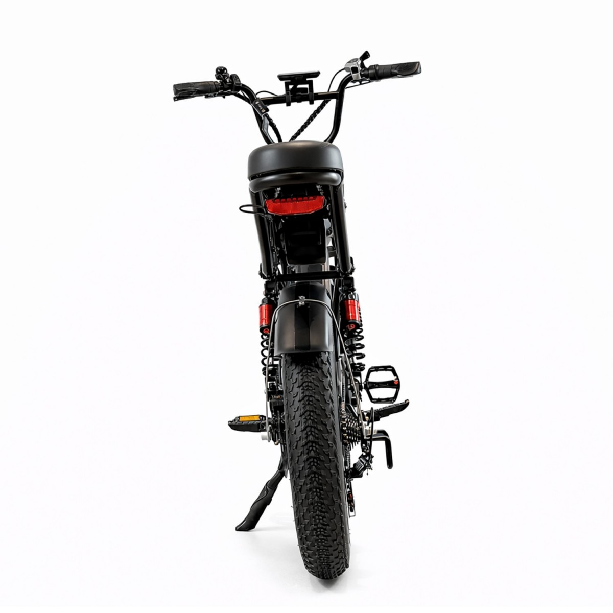 Widok z tyłu czarnego roweru elektrycznego z szerokimi oponami, amortyzacją i tylnym światłem.