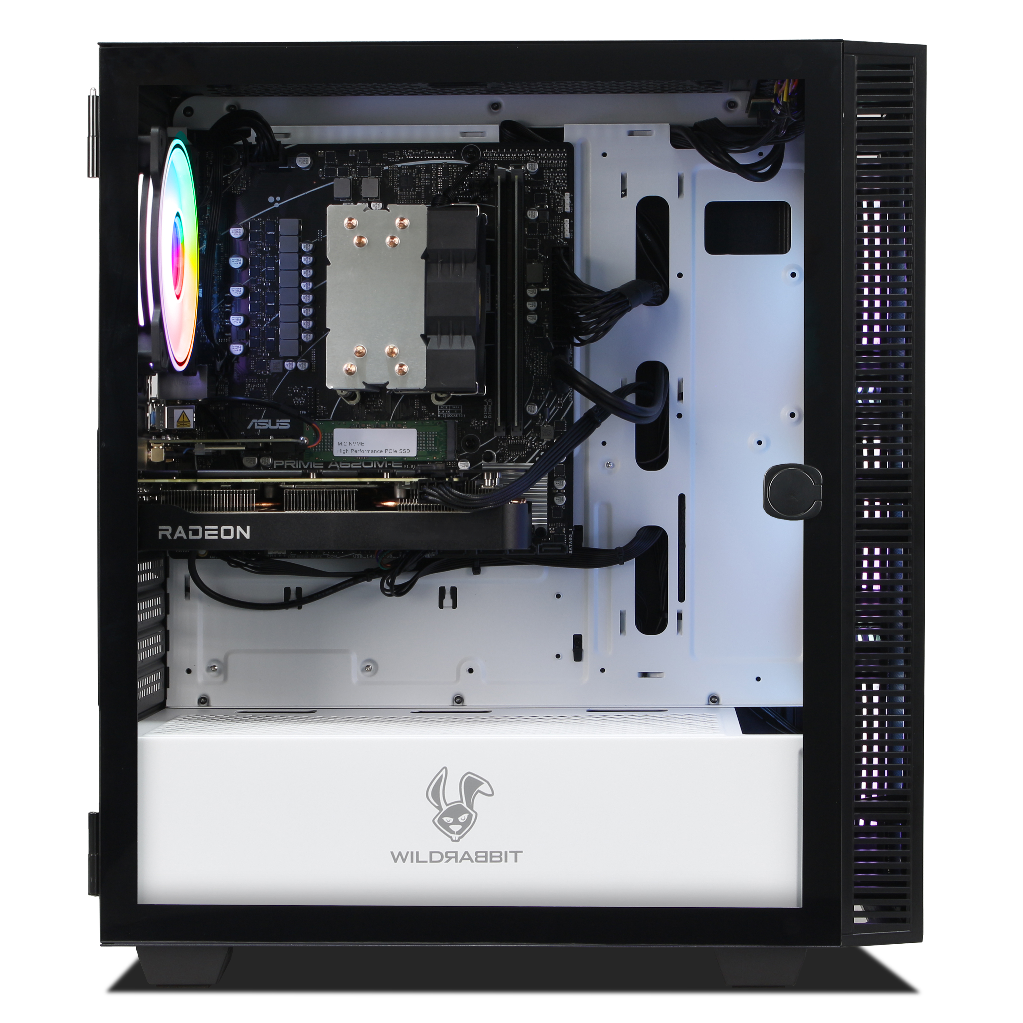 Ein offener schwarzer Computergehäuse mit RGB-Lüfter und Radeon-Grafikkarte.