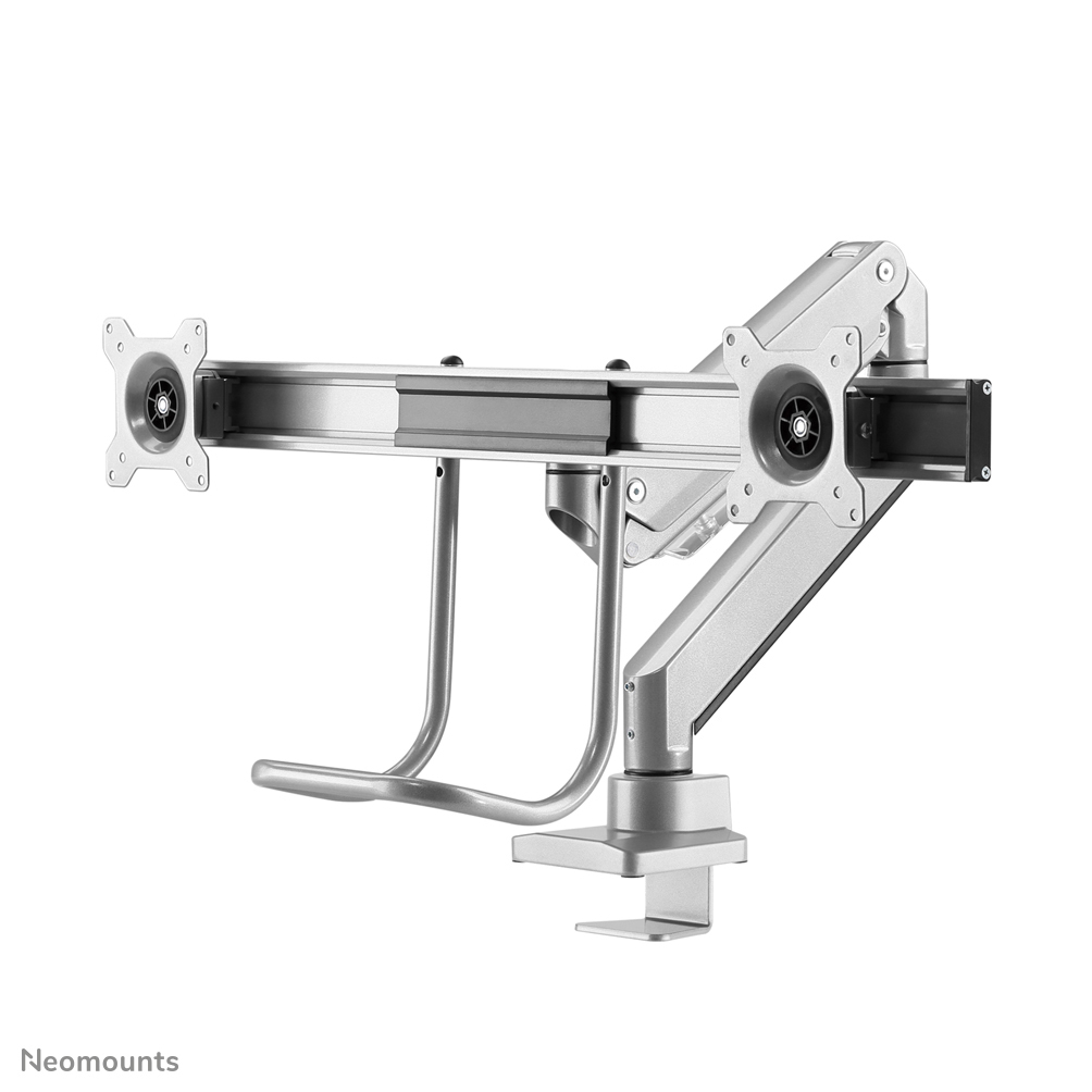 Een zilveren monitorarm met klemvoet op witte achtergrond.