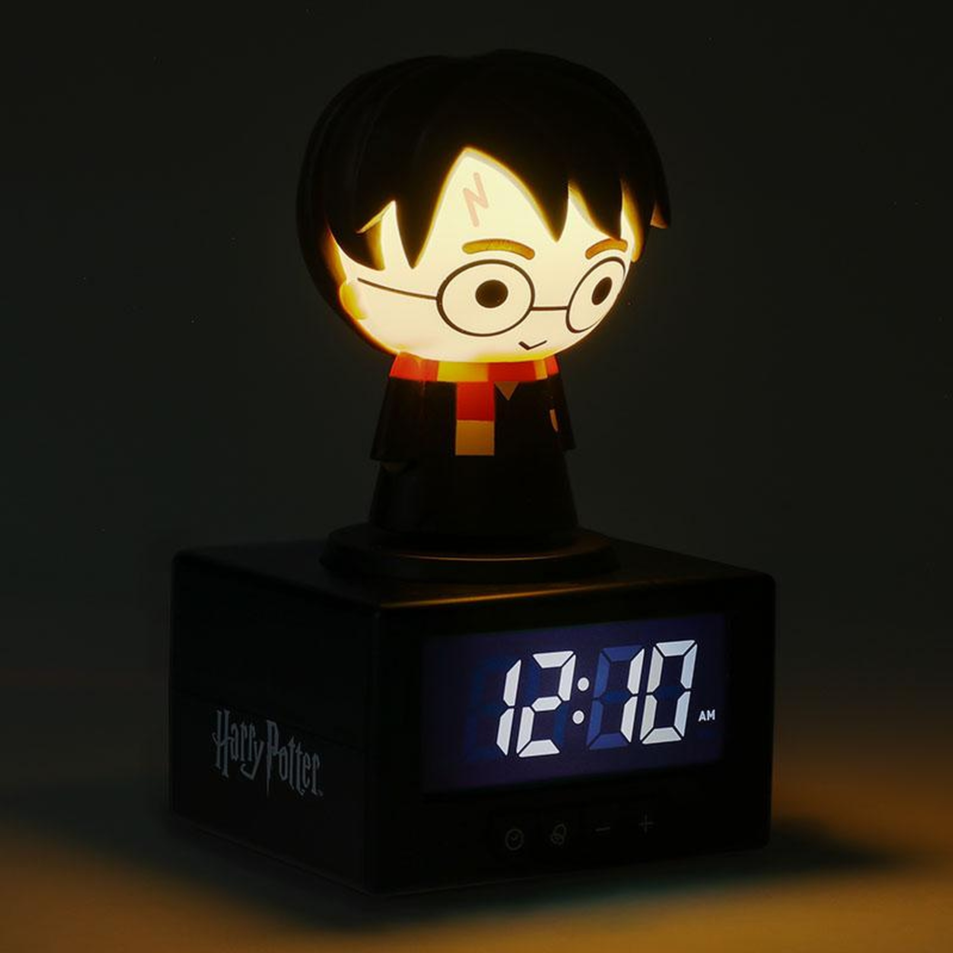 Budzik Harry Potter ze świecącą głową i cyfrowym wyświetlaczem.