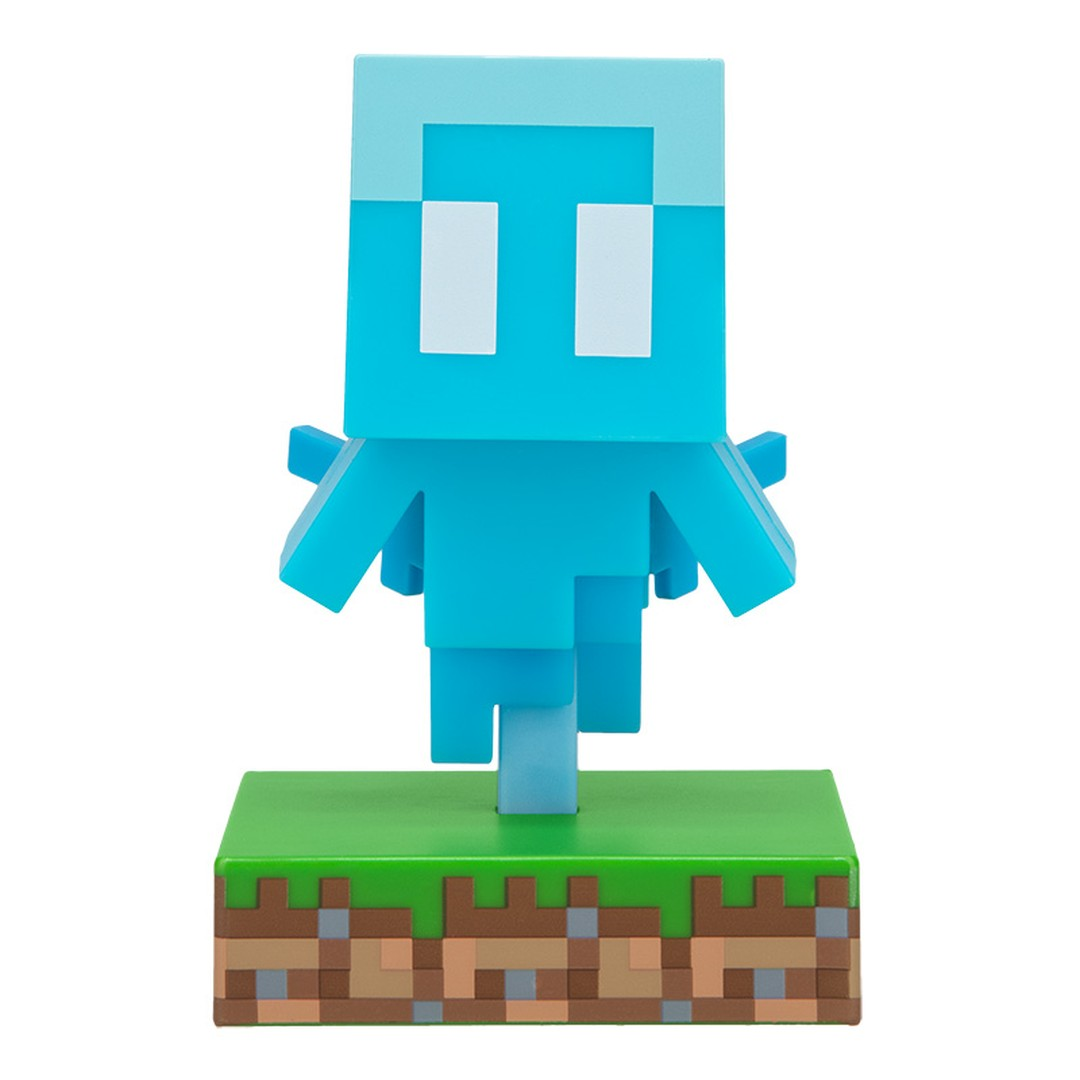 Jasnoniebieska postać z Minecraft z białymi oczami stoi na zielonej podstawie z brązową ziemią.