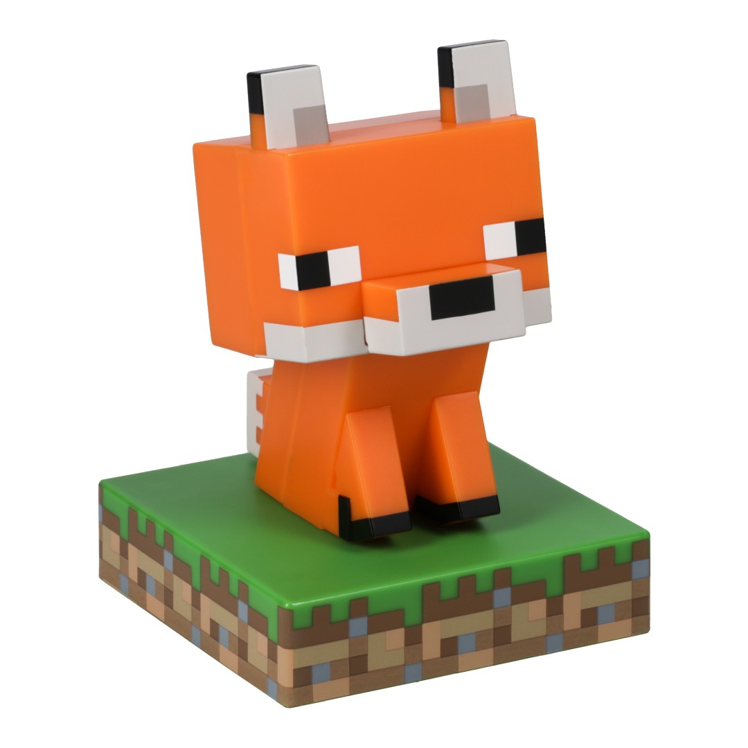 Een oranje Minecraft-vos zit op een groene blok met aardse lagen.