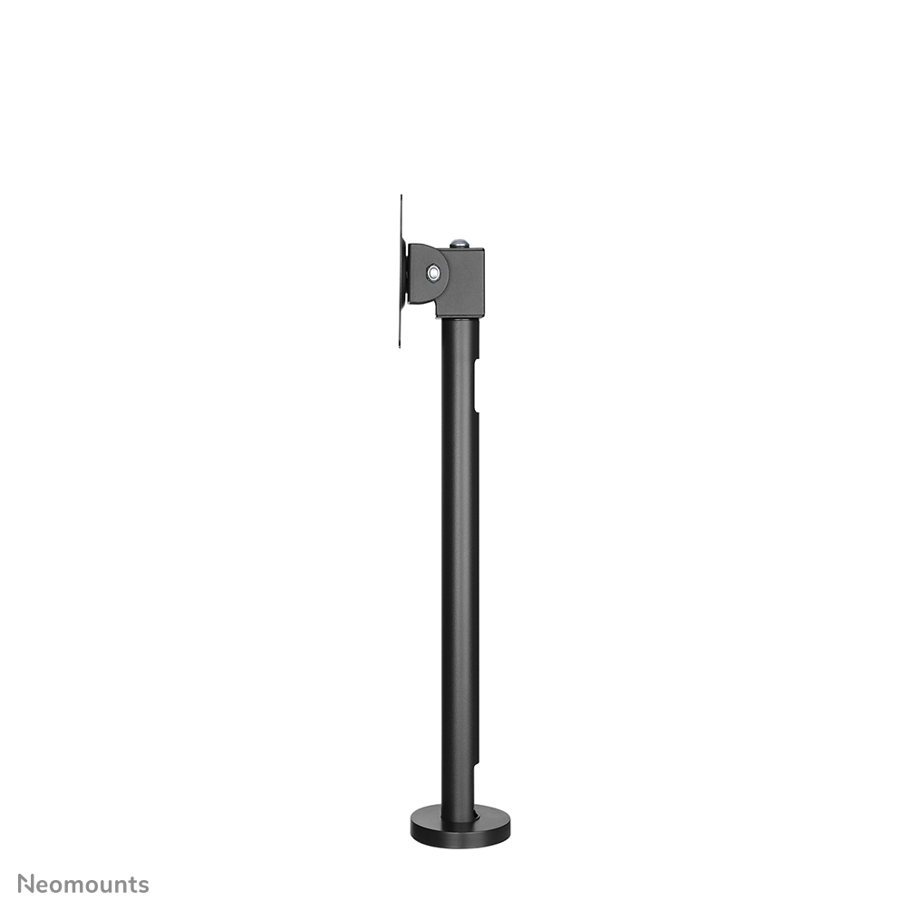 Een zwarte monitorstandaard met verstelbare arm op witte achtergrond.