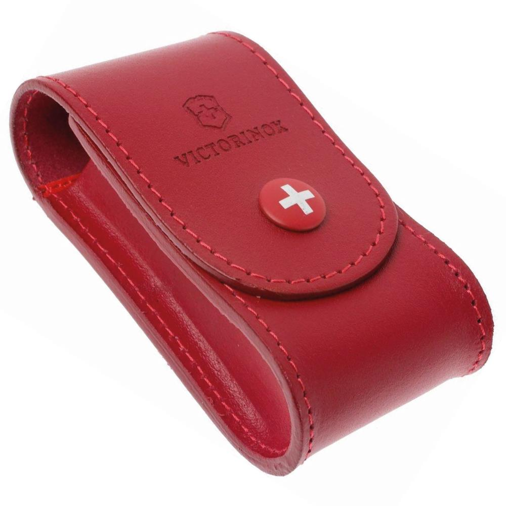 Beyaz haç logolu ve dikişli kırmızı Victorinox deri kılıf.
