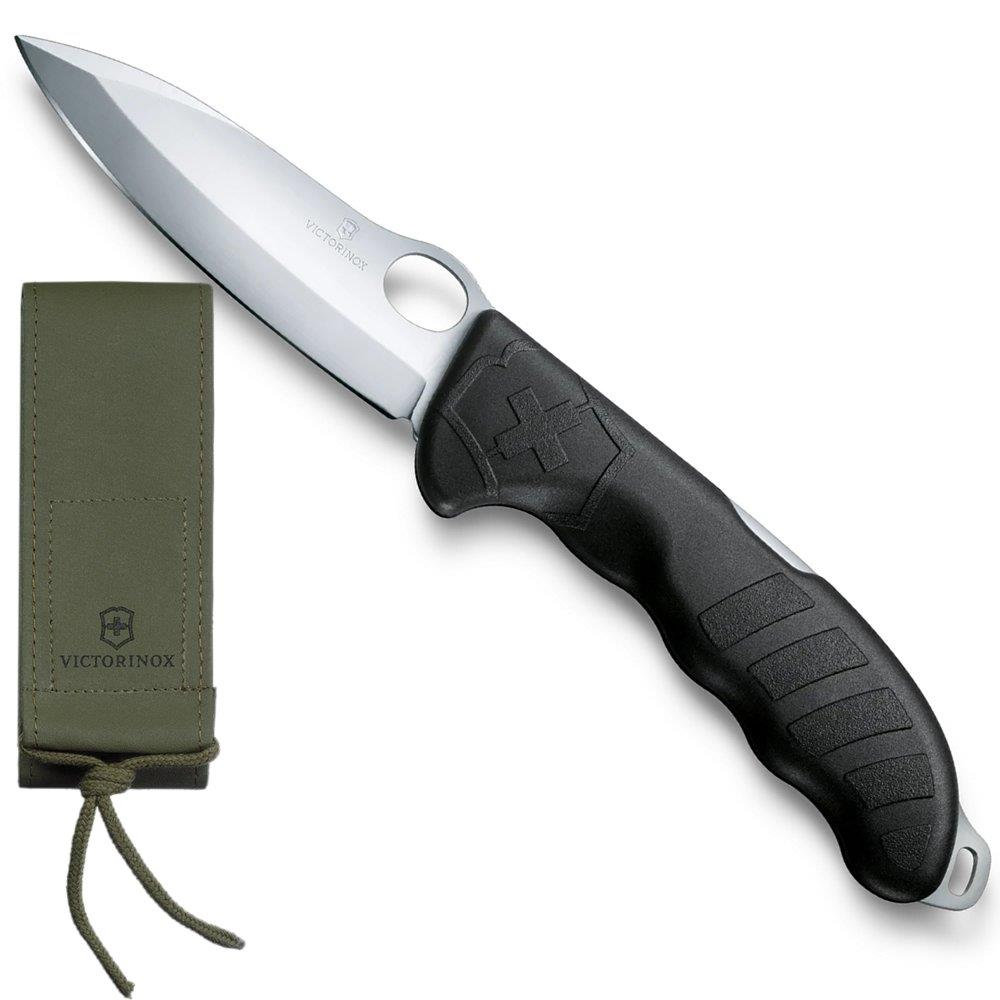 Siyah saplı gümüş bıçak ve yeşil Victorinox kılıfı.