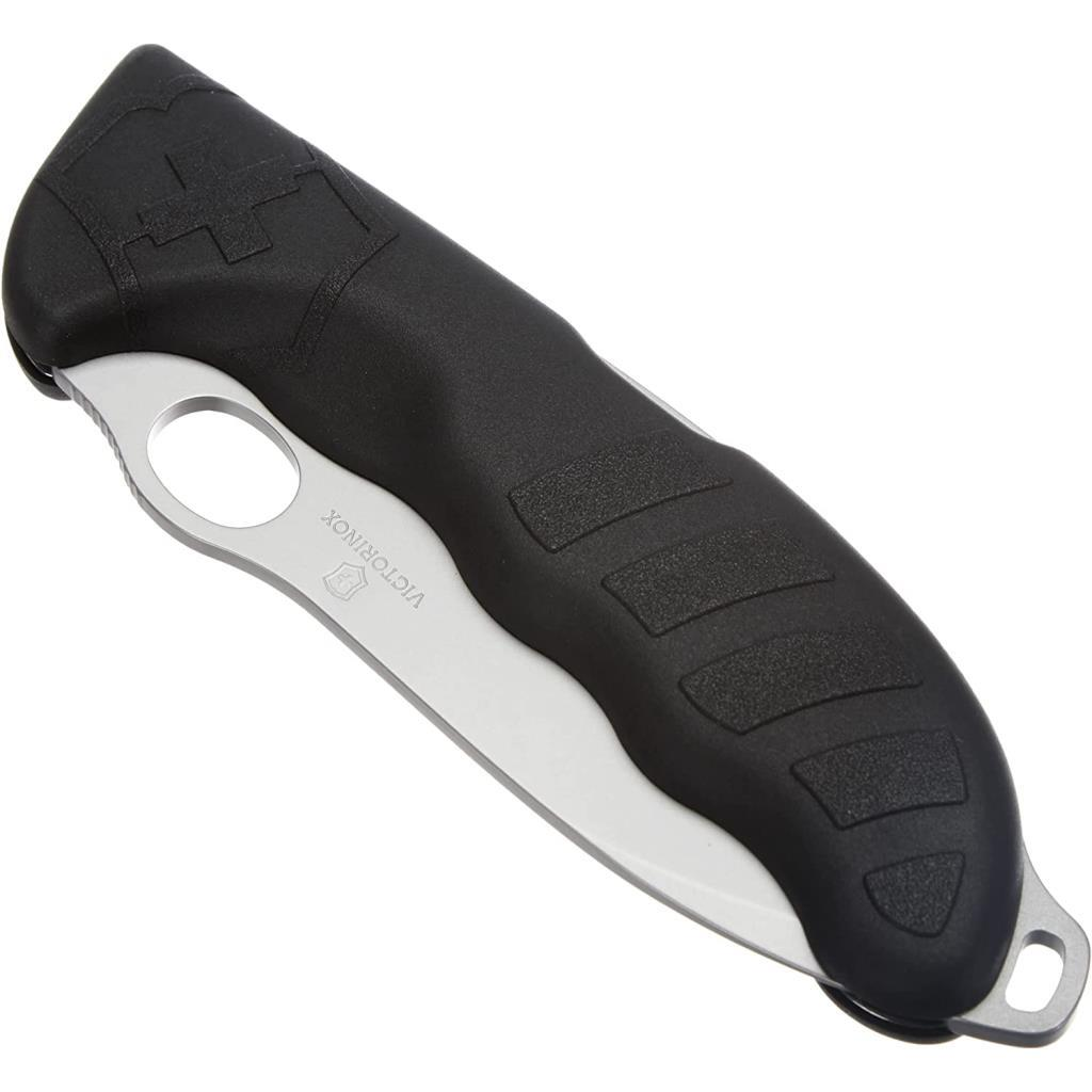 Gümüş bıçaklı ve saplı siyah bir Victorinox bıçağı.