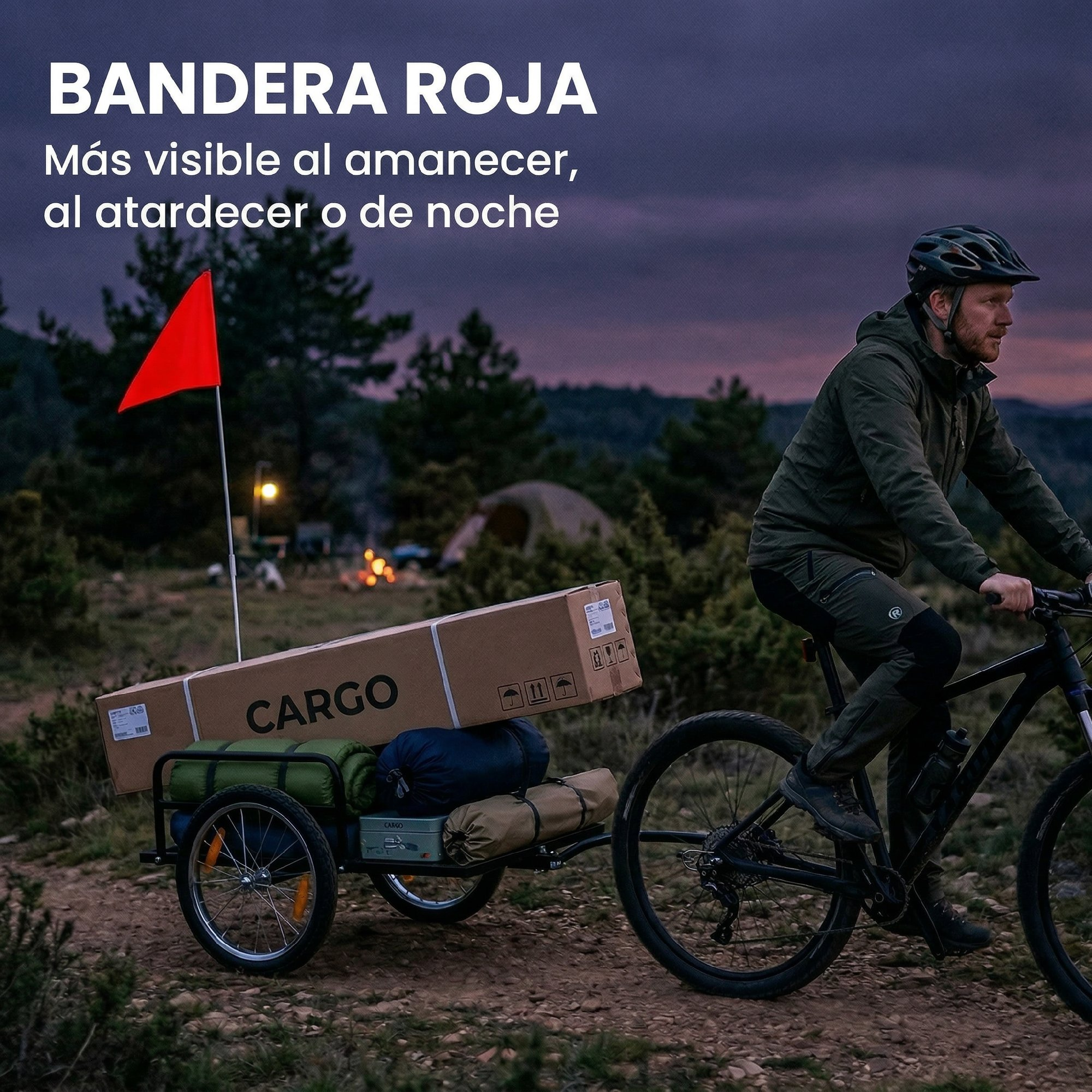 Un hombre monta en bicicleta con un remolque cargado de equipo. Bandera roja.