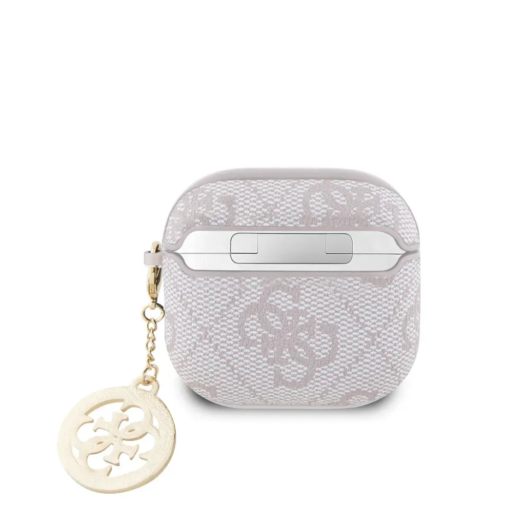 Una funda blanca y gris con patrón para AirPods con un charm de logo Guess dorado.