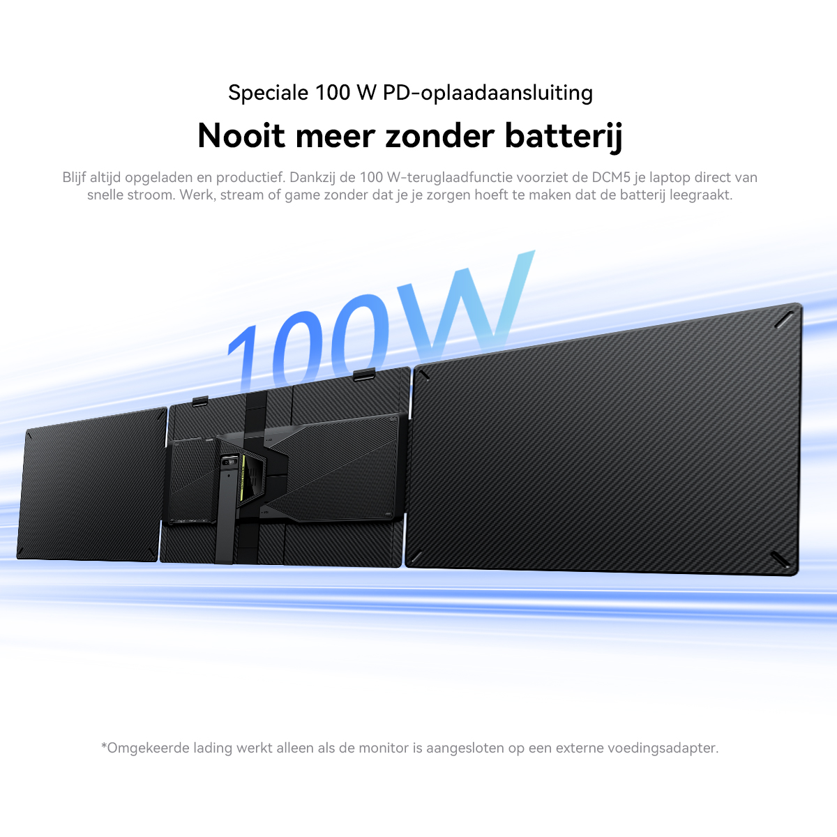 Drie zwarte monitoren met carbon-look naast elkaar, 100W logo.