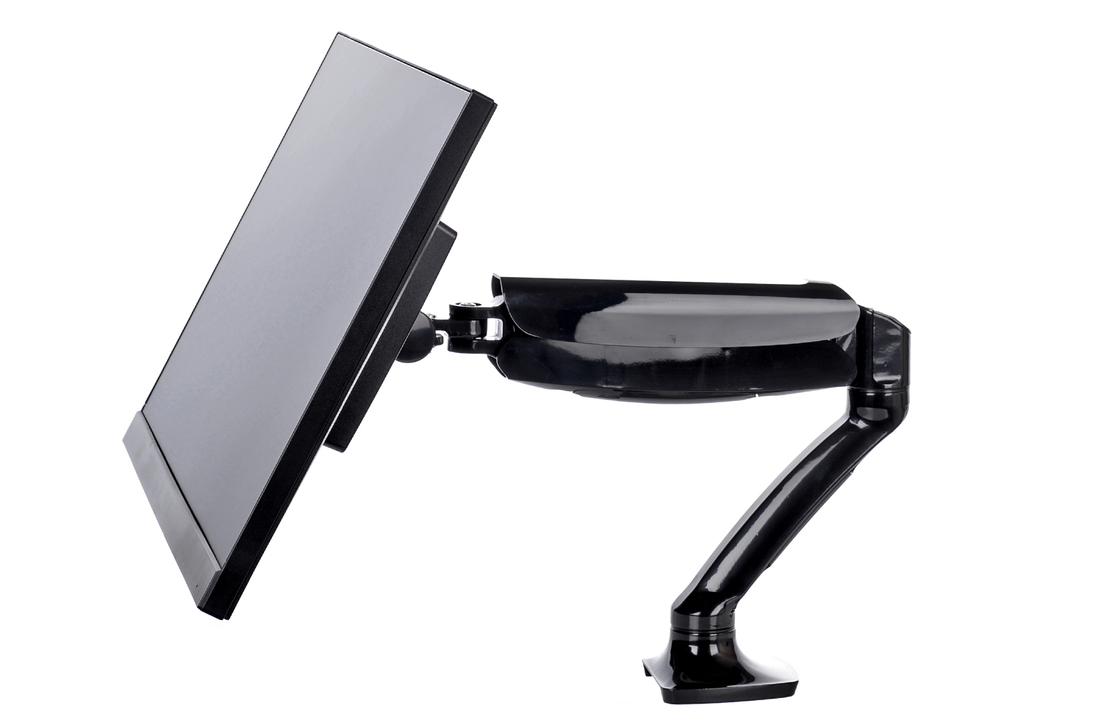 Een zwarte monitorarm met een monitor tegen een witte achtergrond.