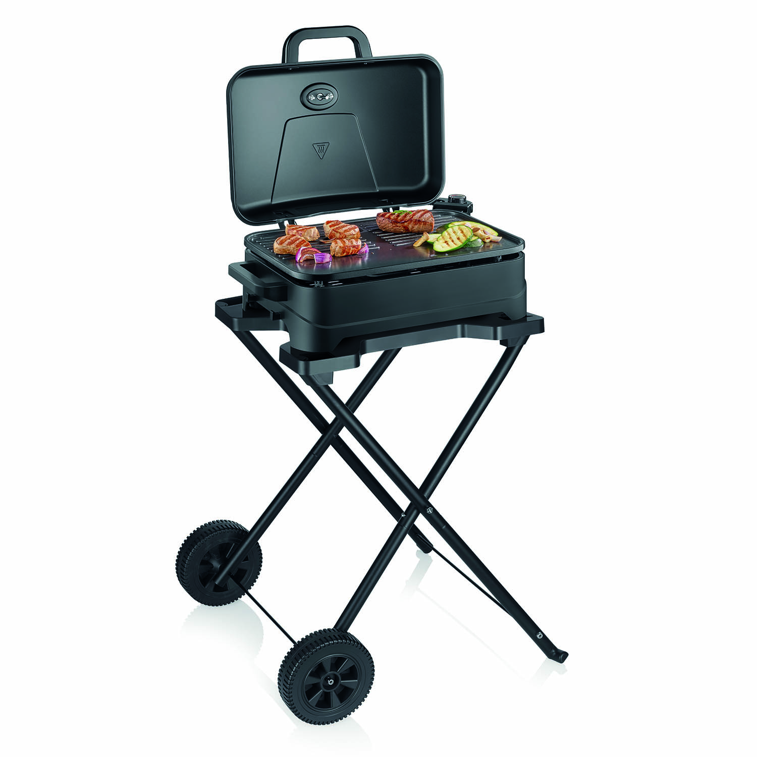 Una parrilla eléctrica negra con tapa, sobre un soporte plegable con dos ruedas.