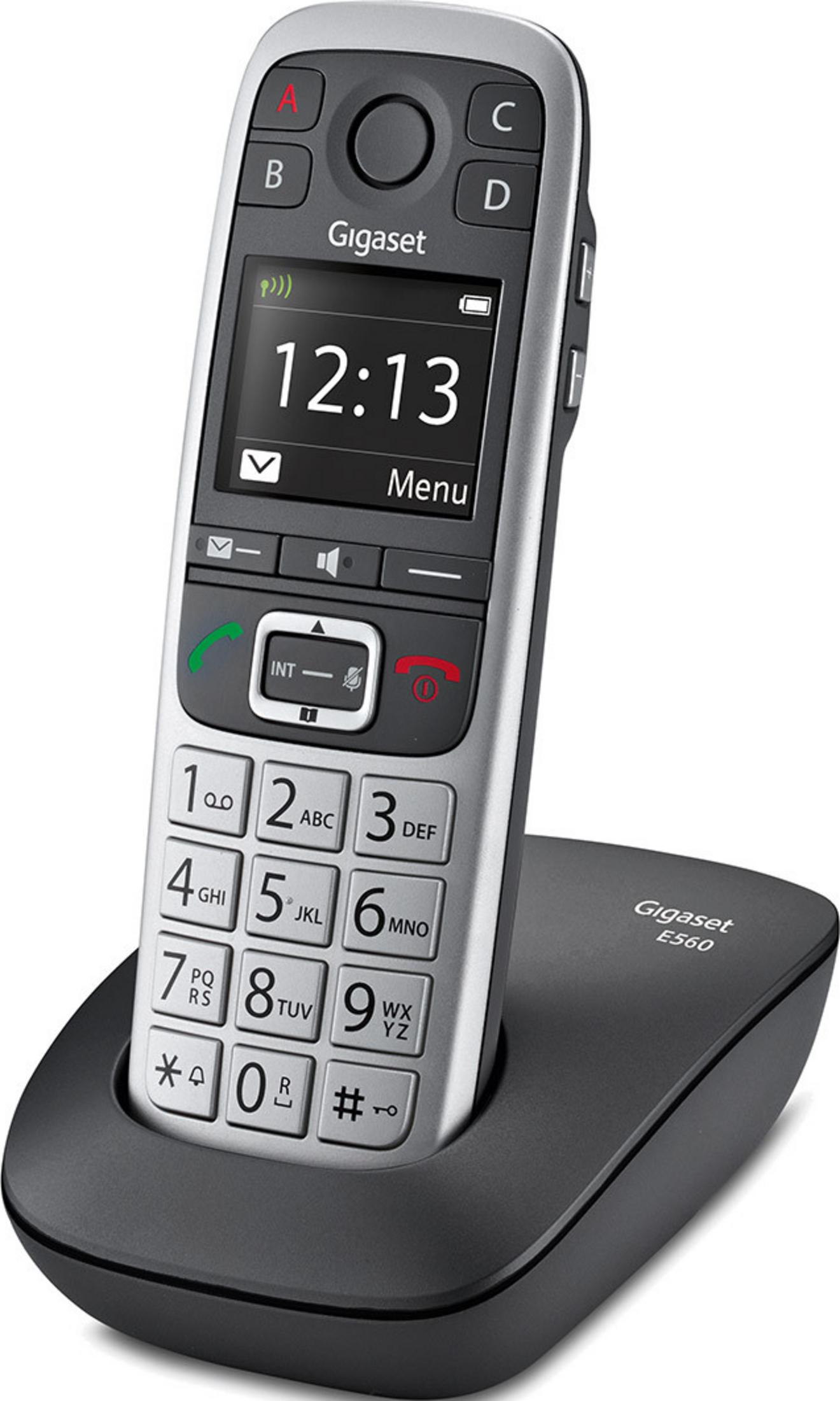 Un telefono cordless Gigaset E560 con tastiera e display è sulla sua base di ricarica.