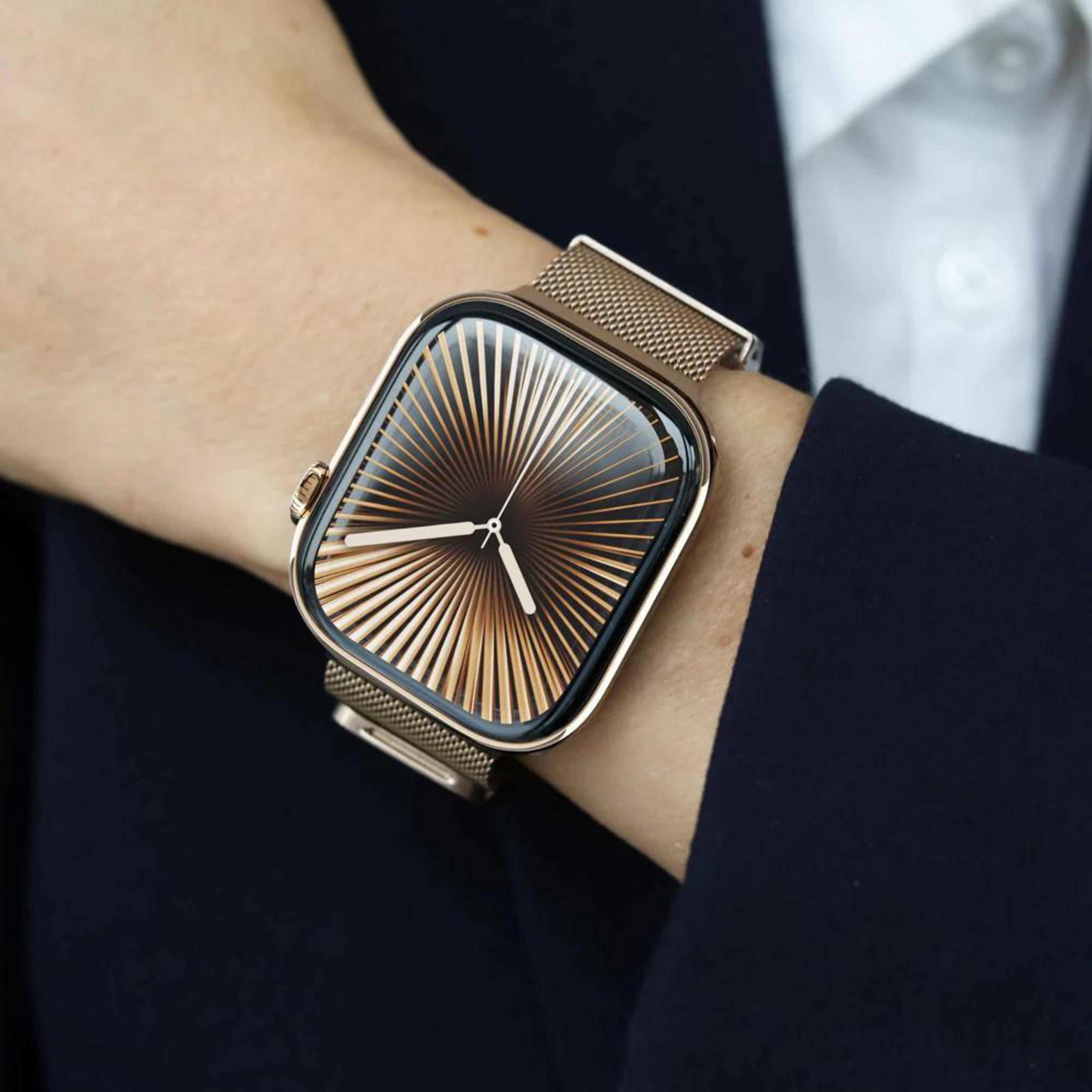 Une montre connectée dorée avec cadran soleillé au poignet.