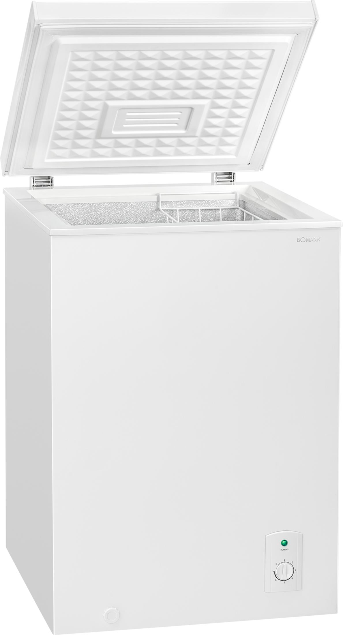 Ein weier Truhengefrierschrank mit gefnetem Deckel.