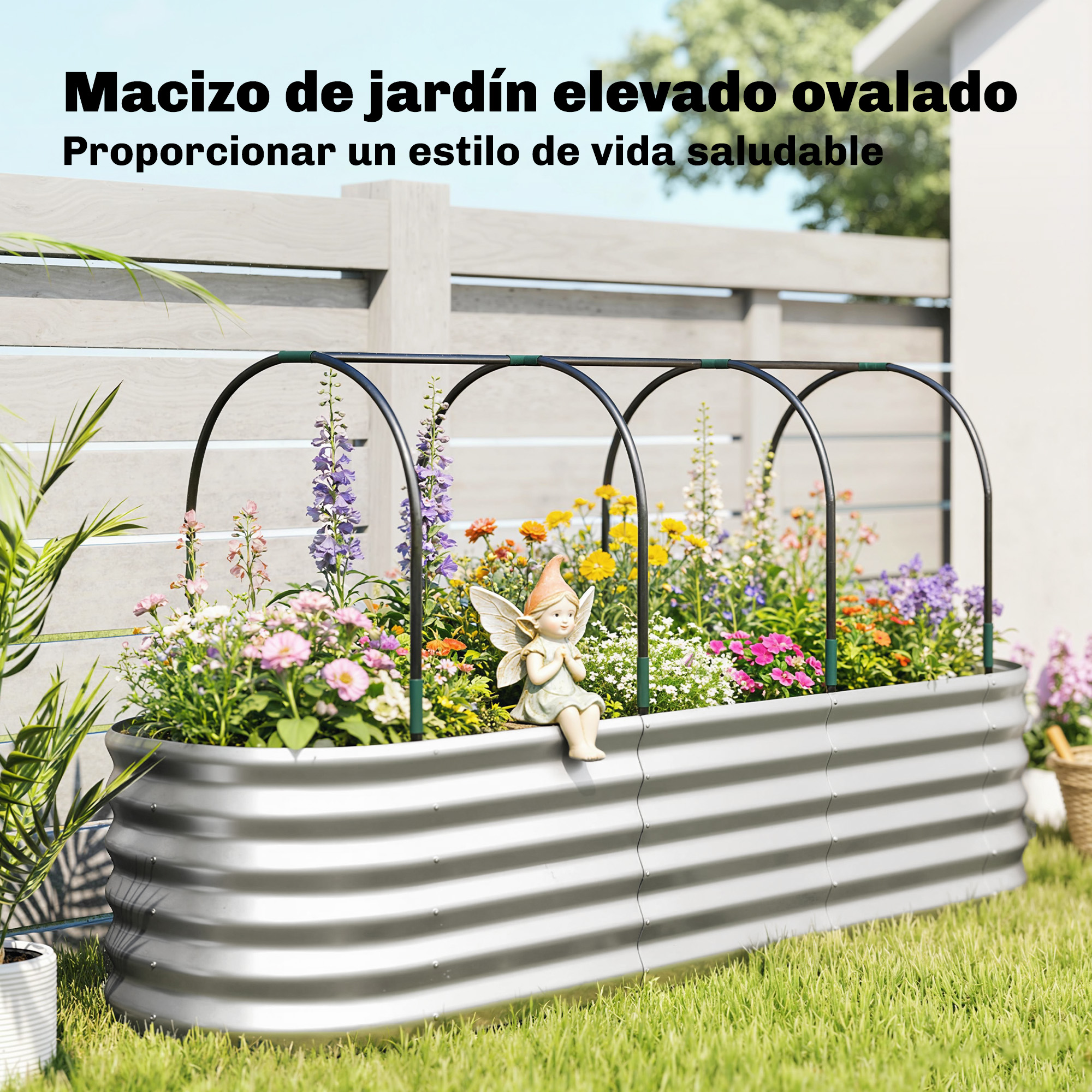 Un bancal elevado ovalado de metal con flores coloridas y una estatua de hada.