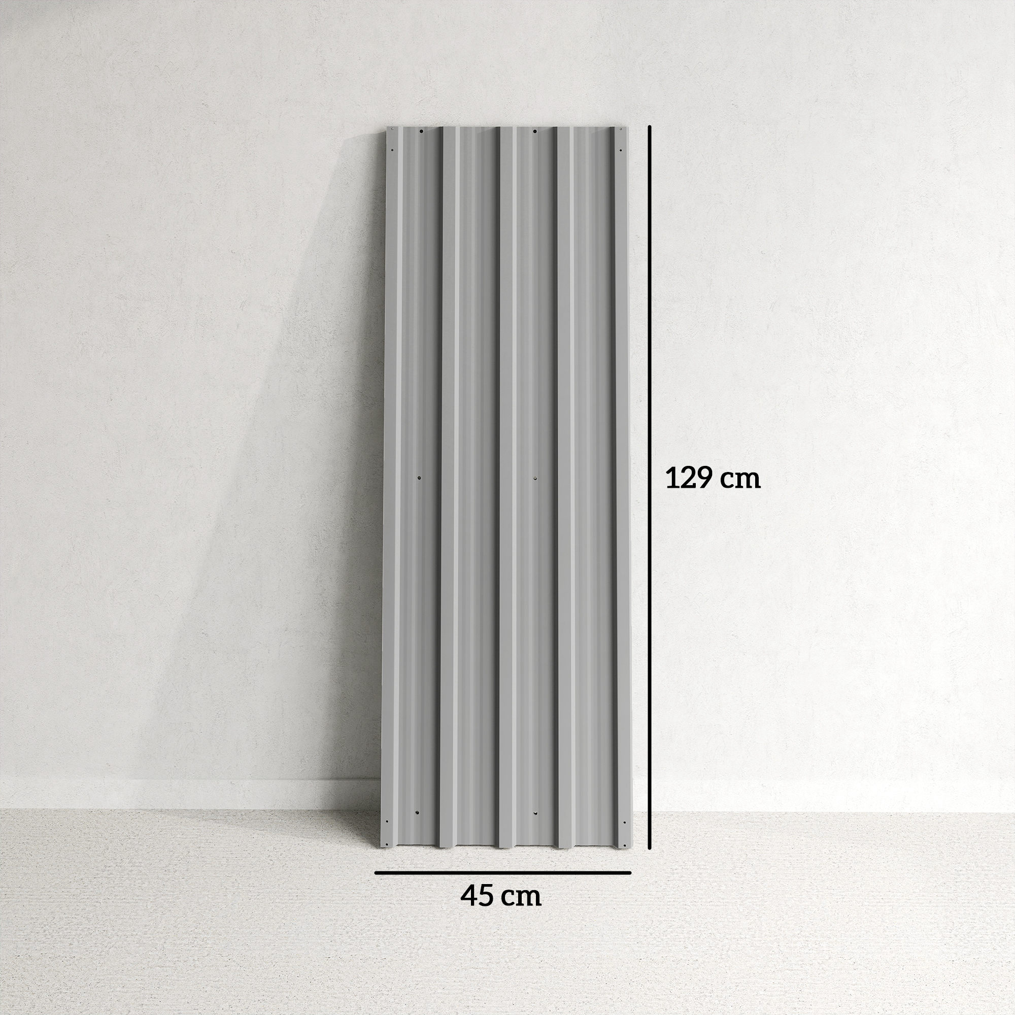 Panel de metal corrugado gris, 45 cm de ancho y 129 cm de alto, montado en pared.