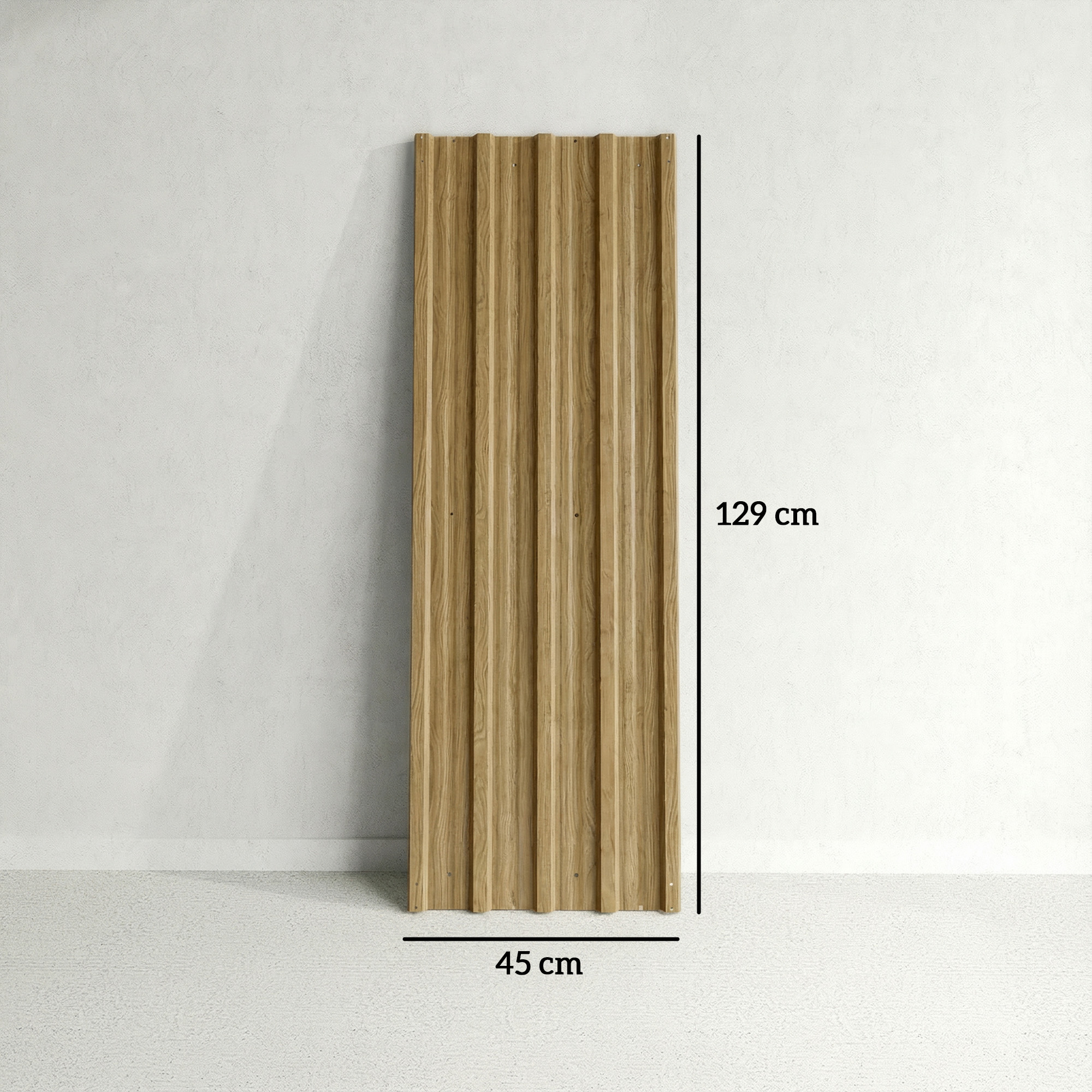 Panel de madera vertical con ranuras, 129 cm de alto y 45 cm de ancho.