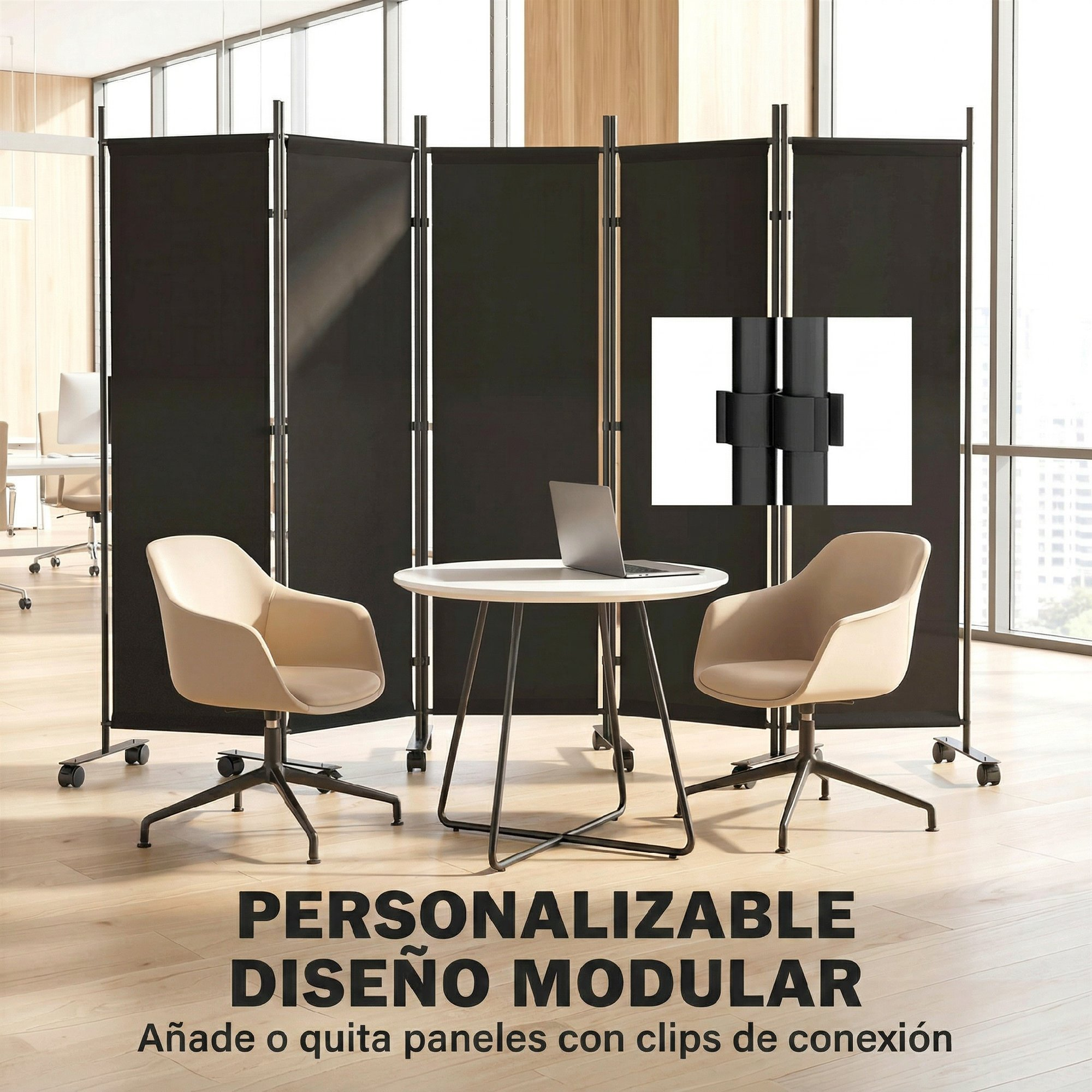 Divisor de habitación negro con dos sillas y una mesa.