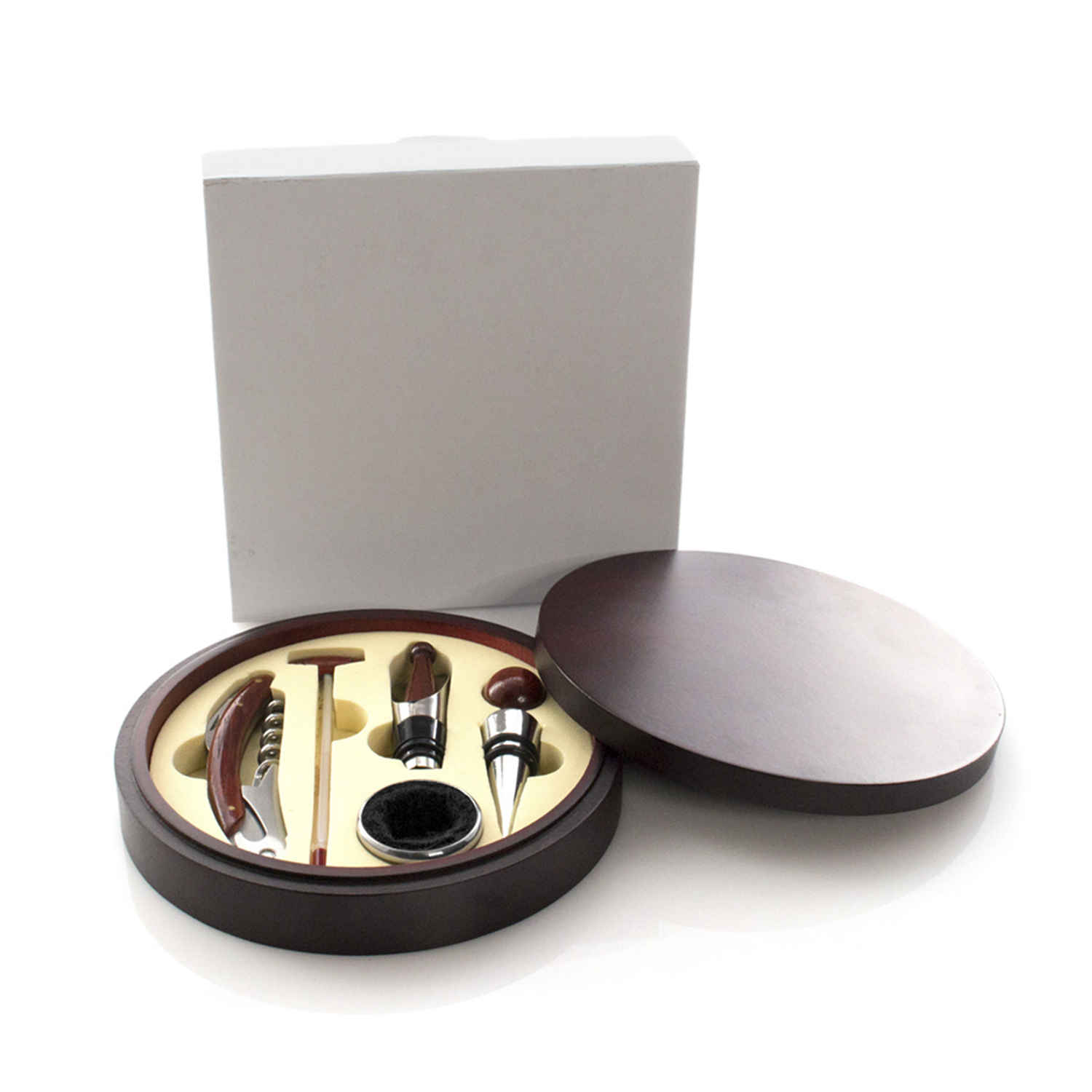 Un set di accessori per vino in una scatola rotonda di legno con coperchio.