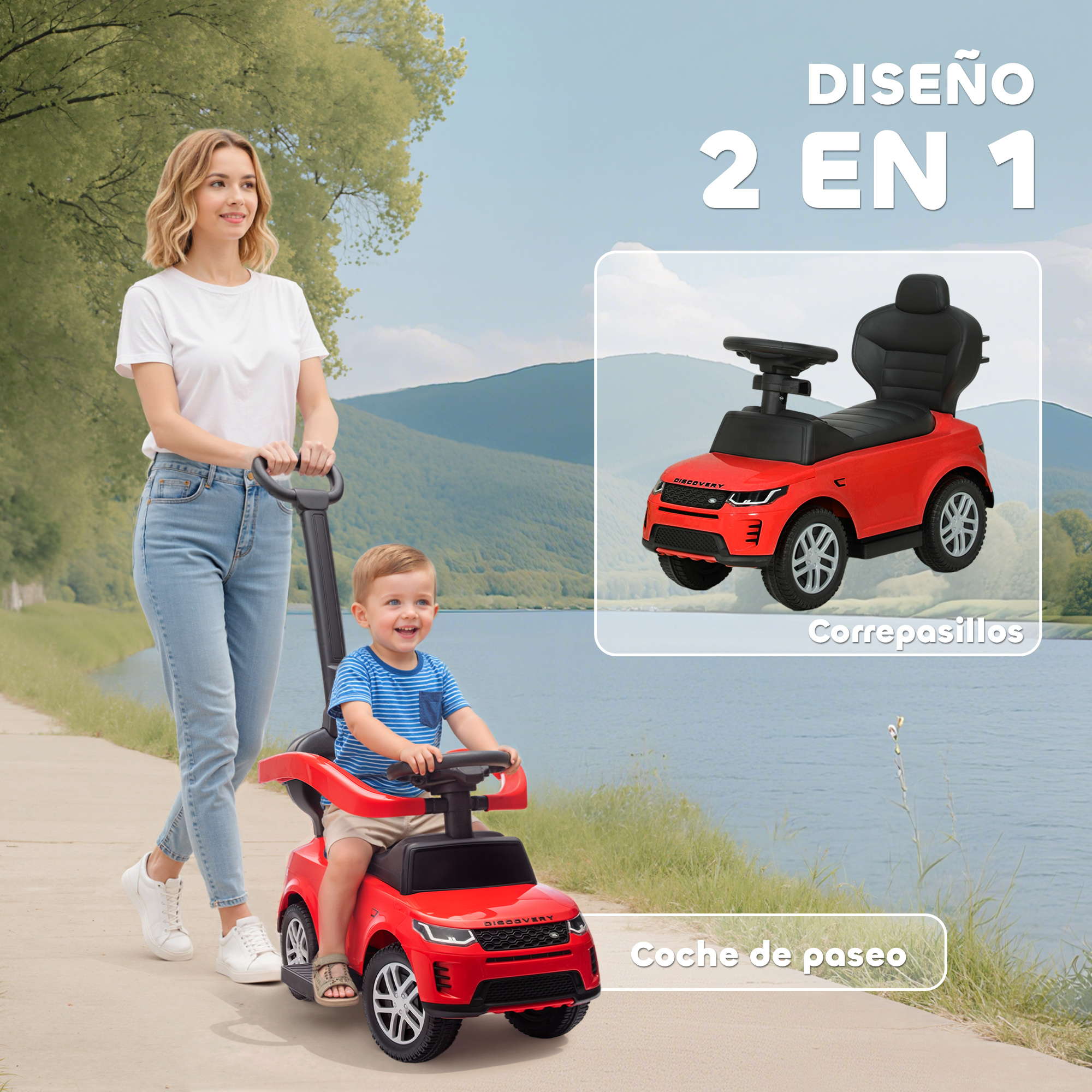 Una mujer empuja un coche de juguete rojo con un niño sonriente dentro.