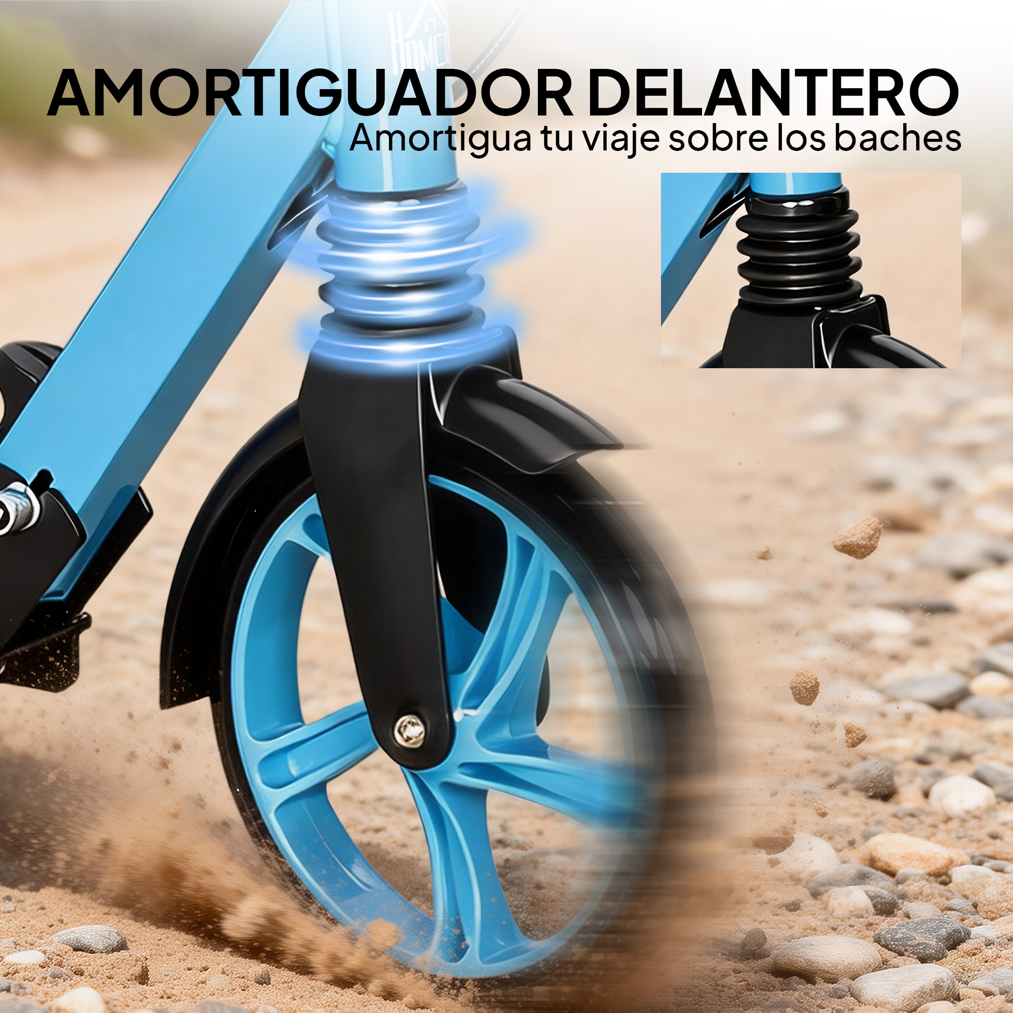 Parte delantera de patinete azul con suspensión sobre superficie arenosa.