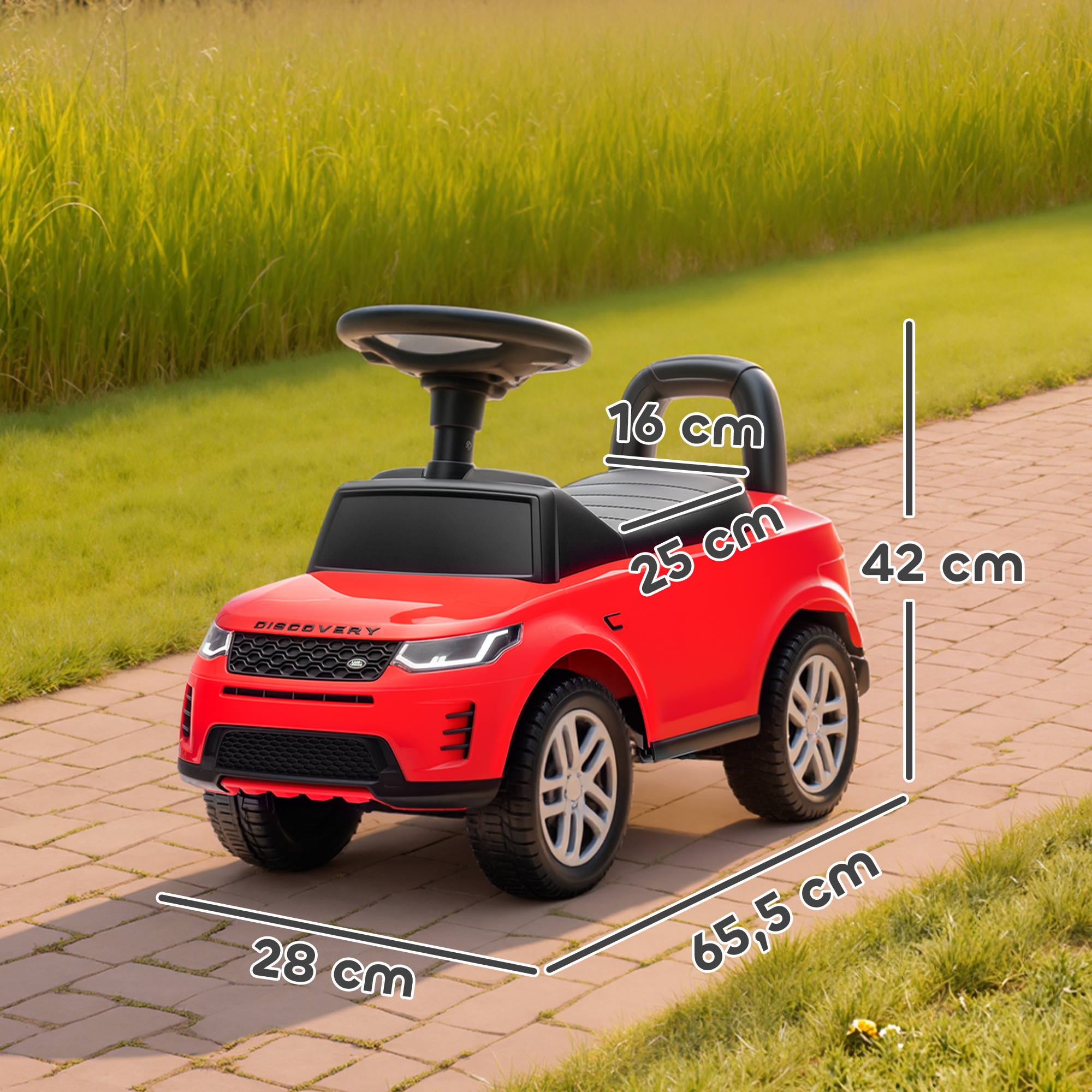 Un cochecito rojo para niños al aire libre en un camino pavimentado.
