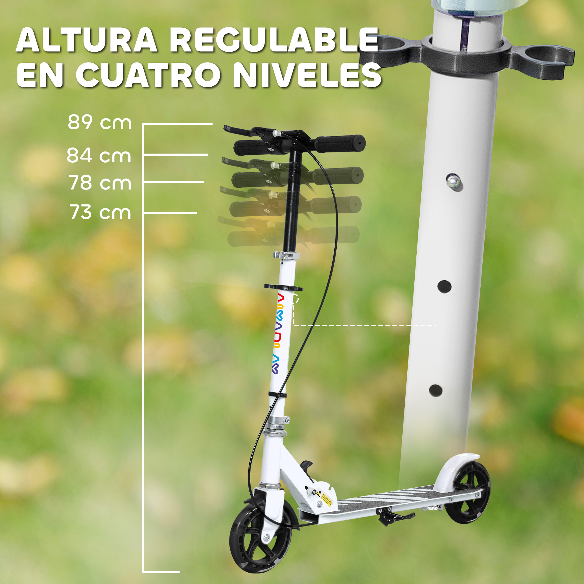 Un patinete blanco de altura regulable en el exterior. Muestra marcas de altura.