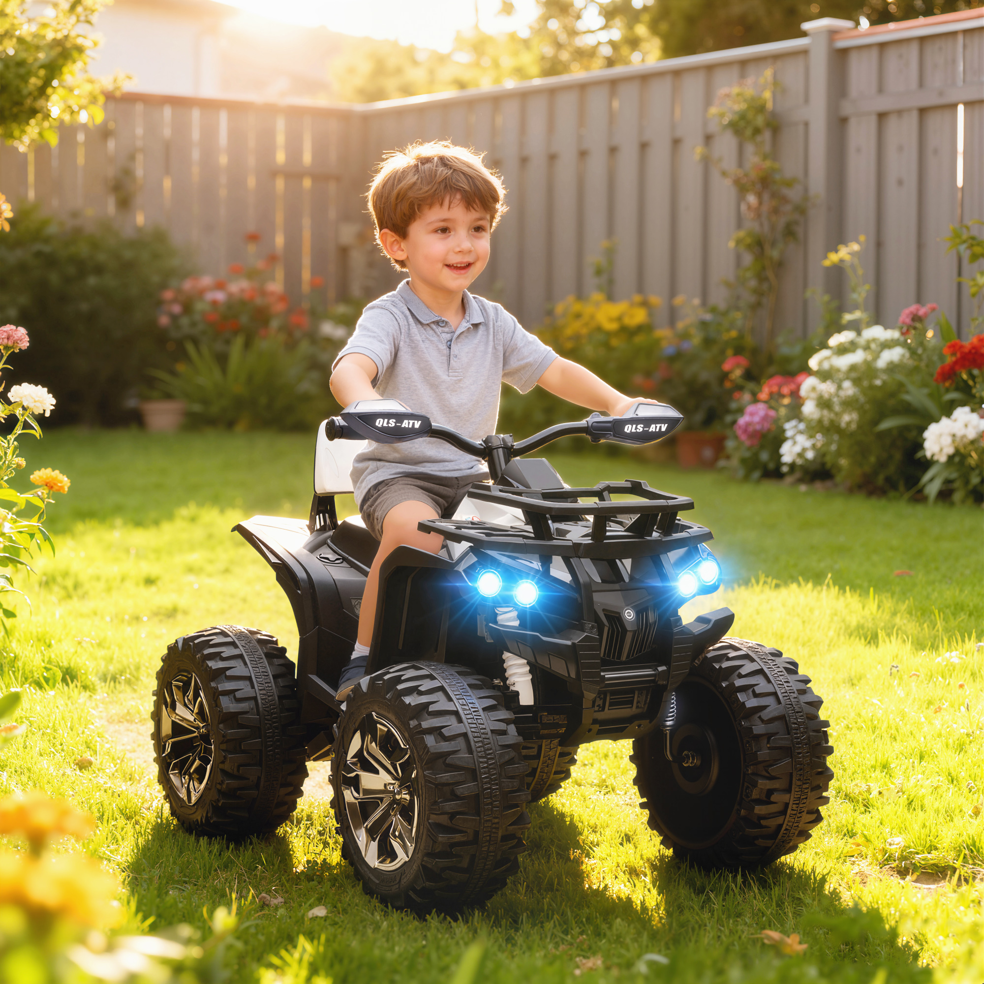 Un niño pequeño monta un quad negro en un jardín.