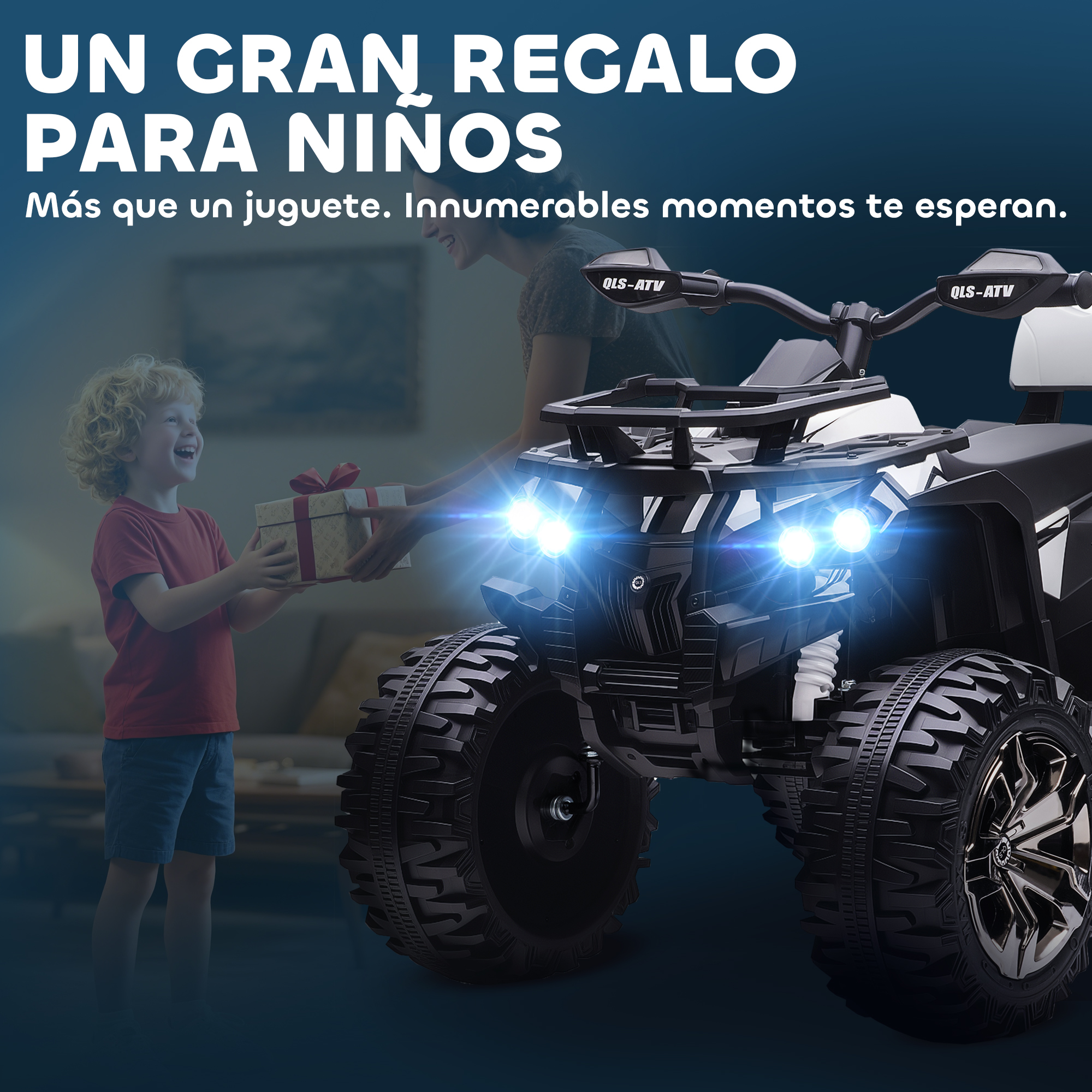 Un niño recibe un regalo junto a un ATV infantil negro con faros encendidos.