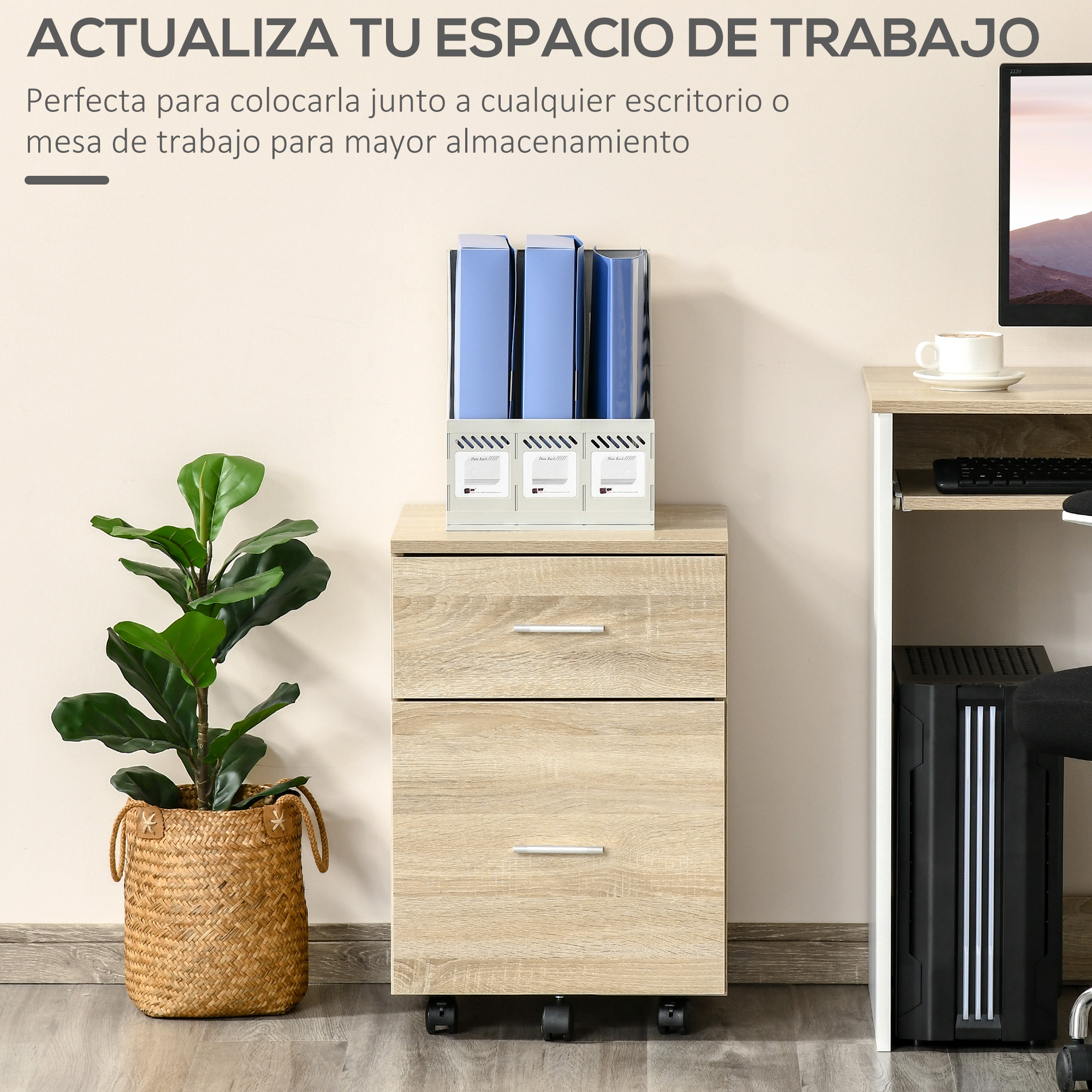 Un archivador de madera clara con tres cajones y carpetas azules.