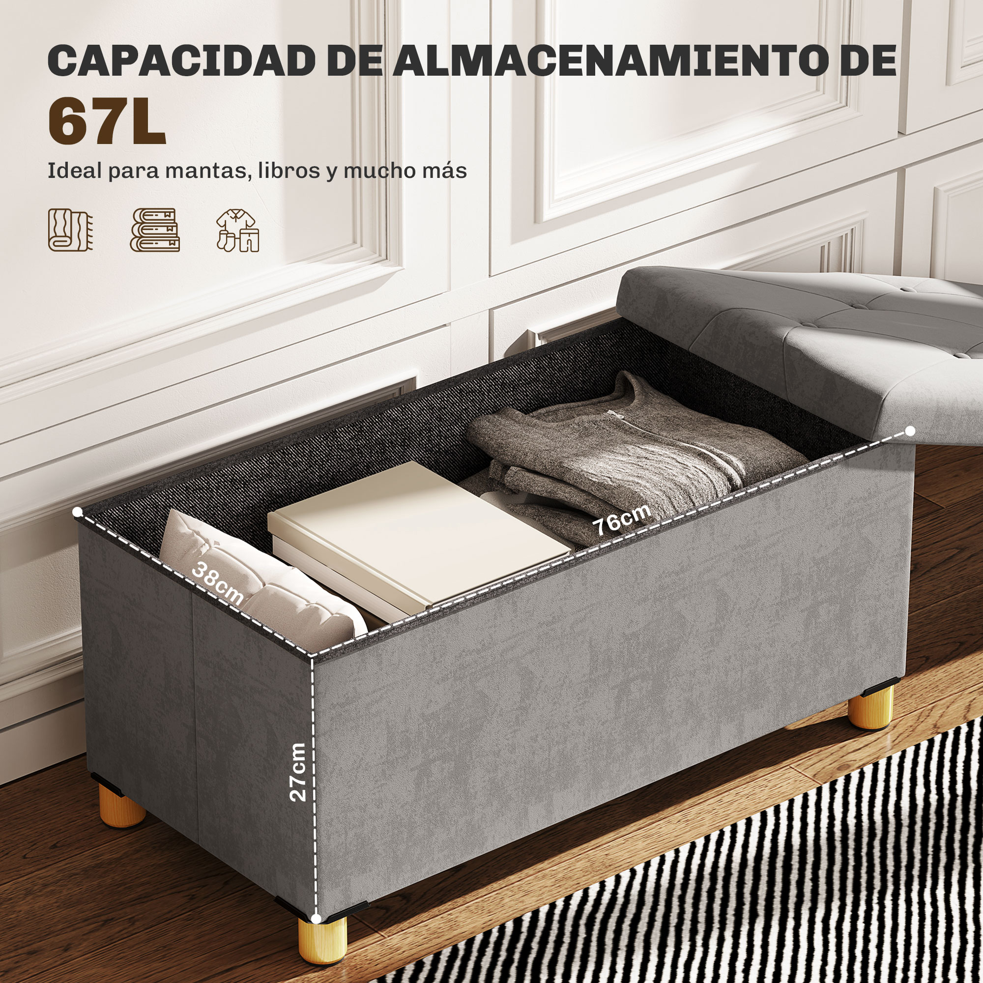 Banqueta gris de almacenamiento con tapa abierta, llena de mantas y libros. Medidas: 76x38x27cm.