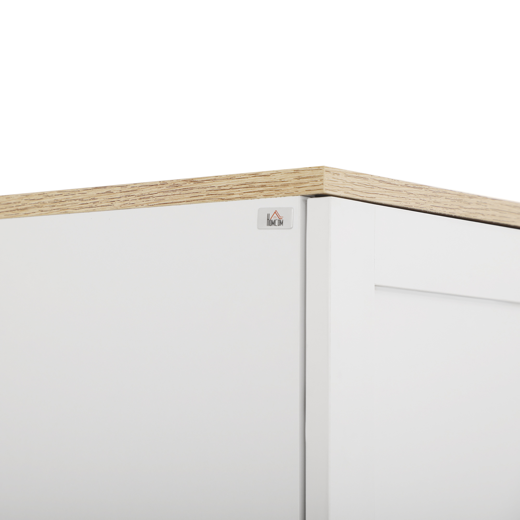 Primer plano de una puerta de armario blanca con borde de madera y logo HOMCOM.