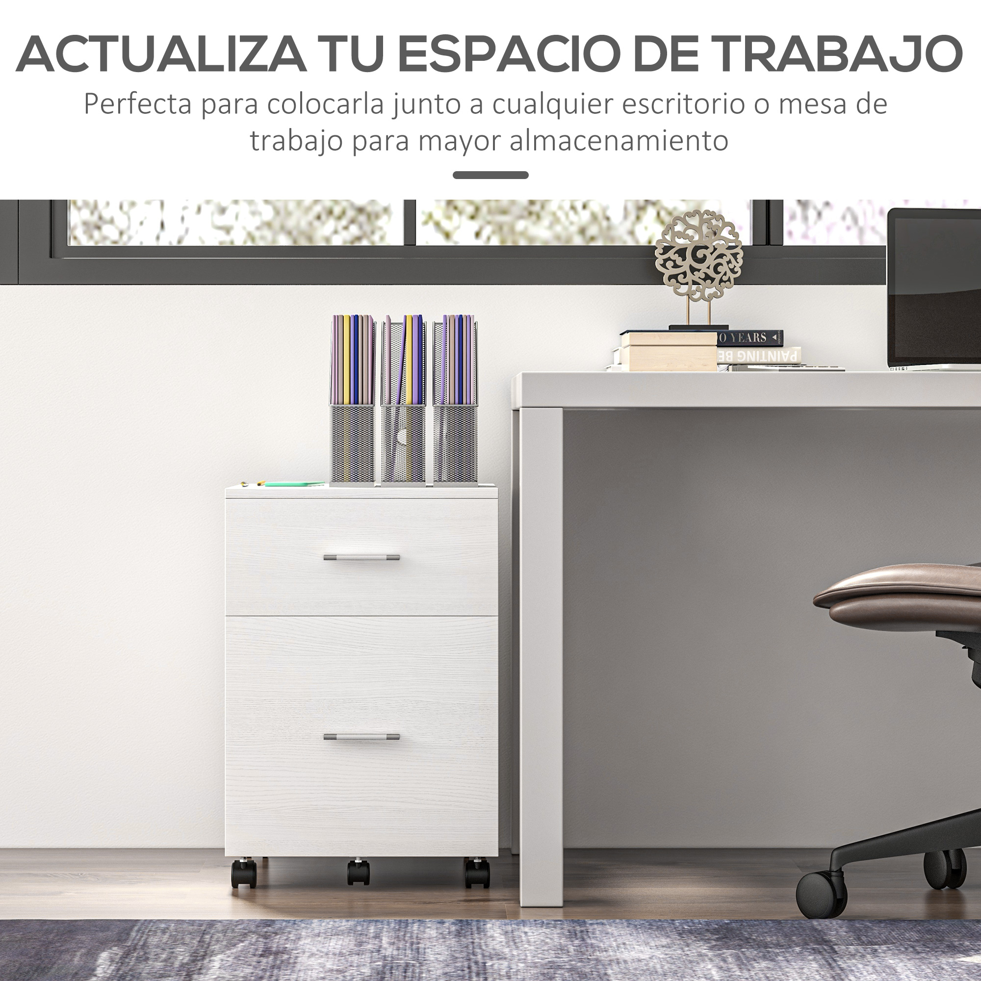 Cajonera blanca con ruedas, carpetas, libros, portátil y silla.