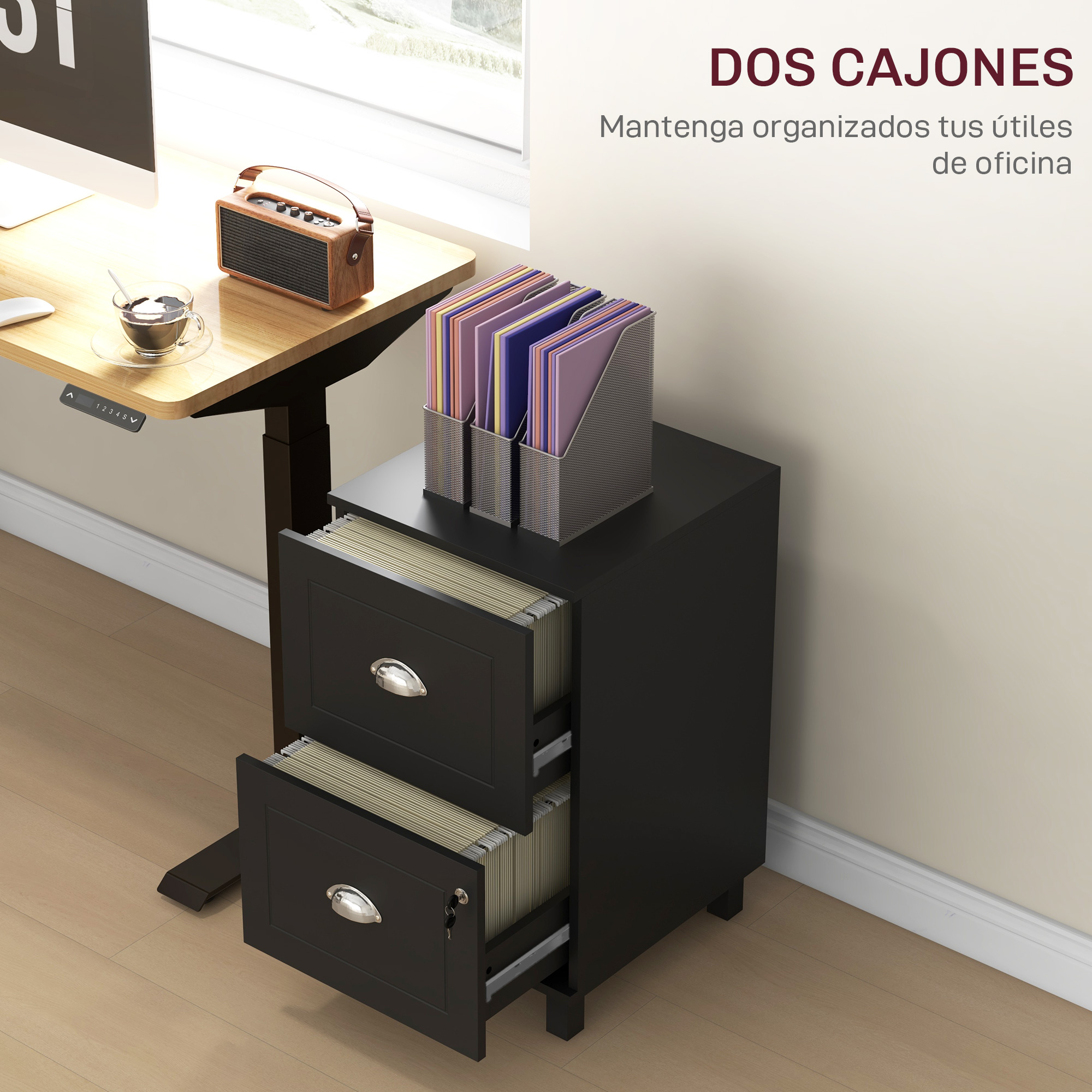 Un archivador negro con dos cajones abiertos llenos de carpetas, junto a un escritorio.