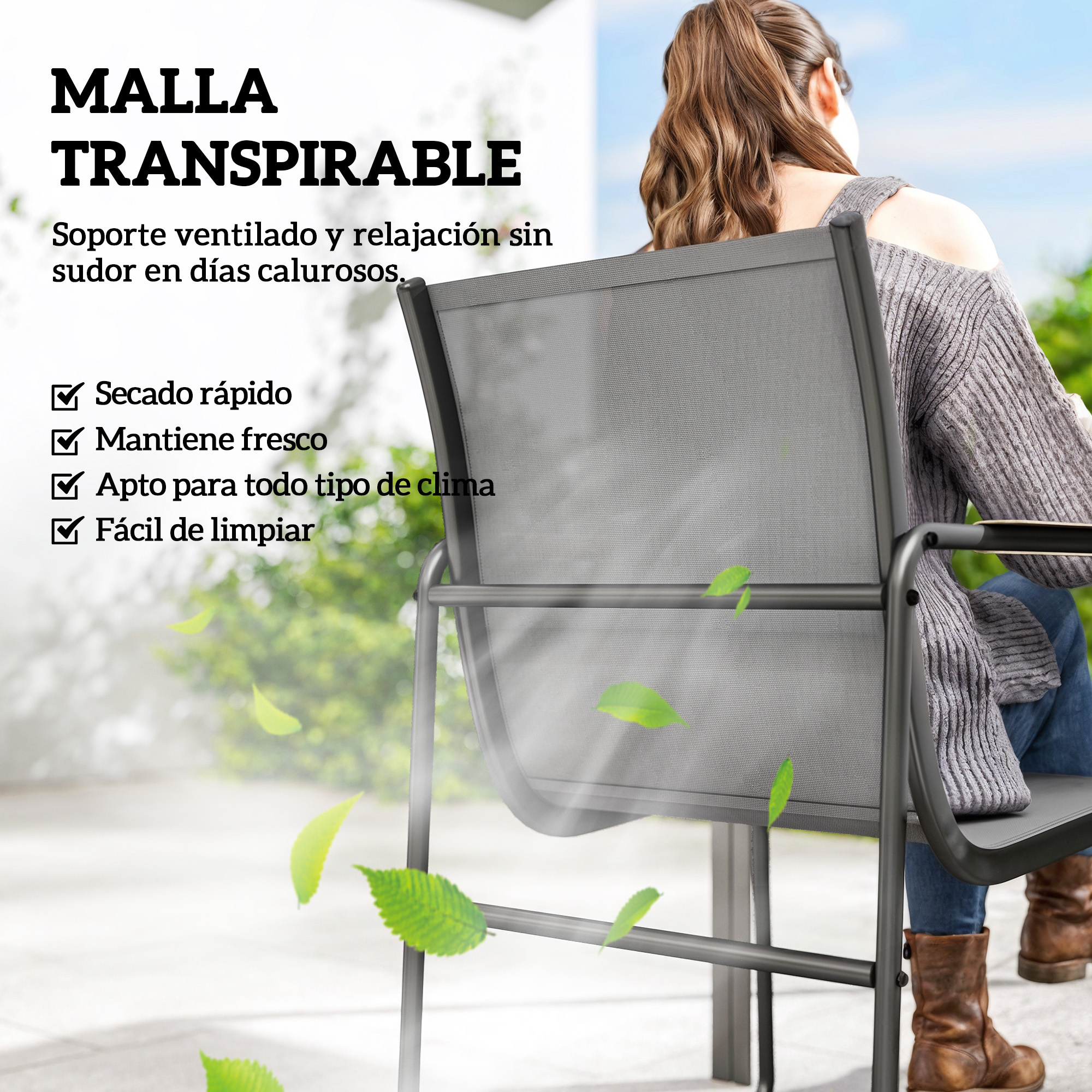 Una mujer sentada en una silla de malla gris al aire libre. Hojas verdes flotan.