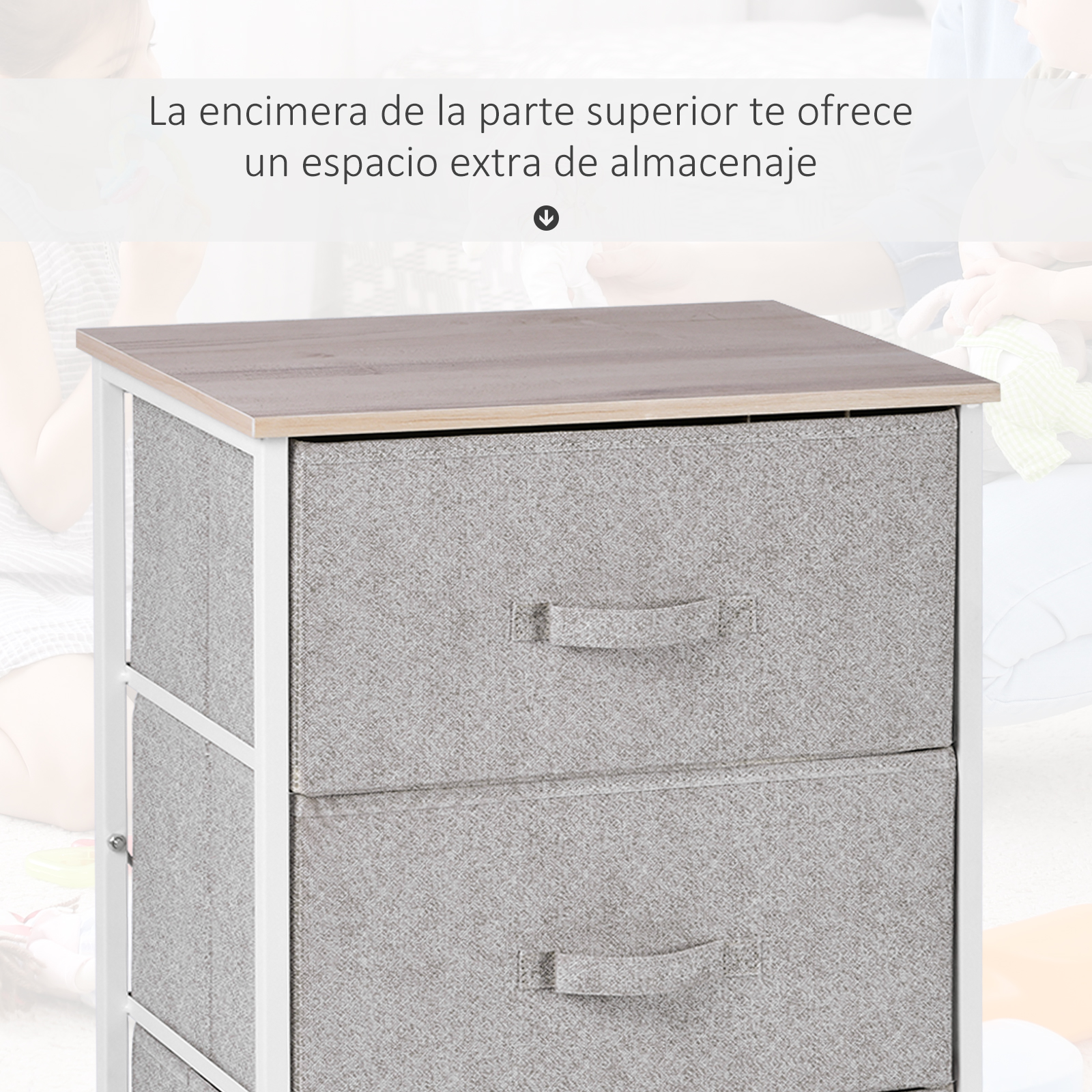 Detalle de cómoda de tela gris con tapa de madera y asas.