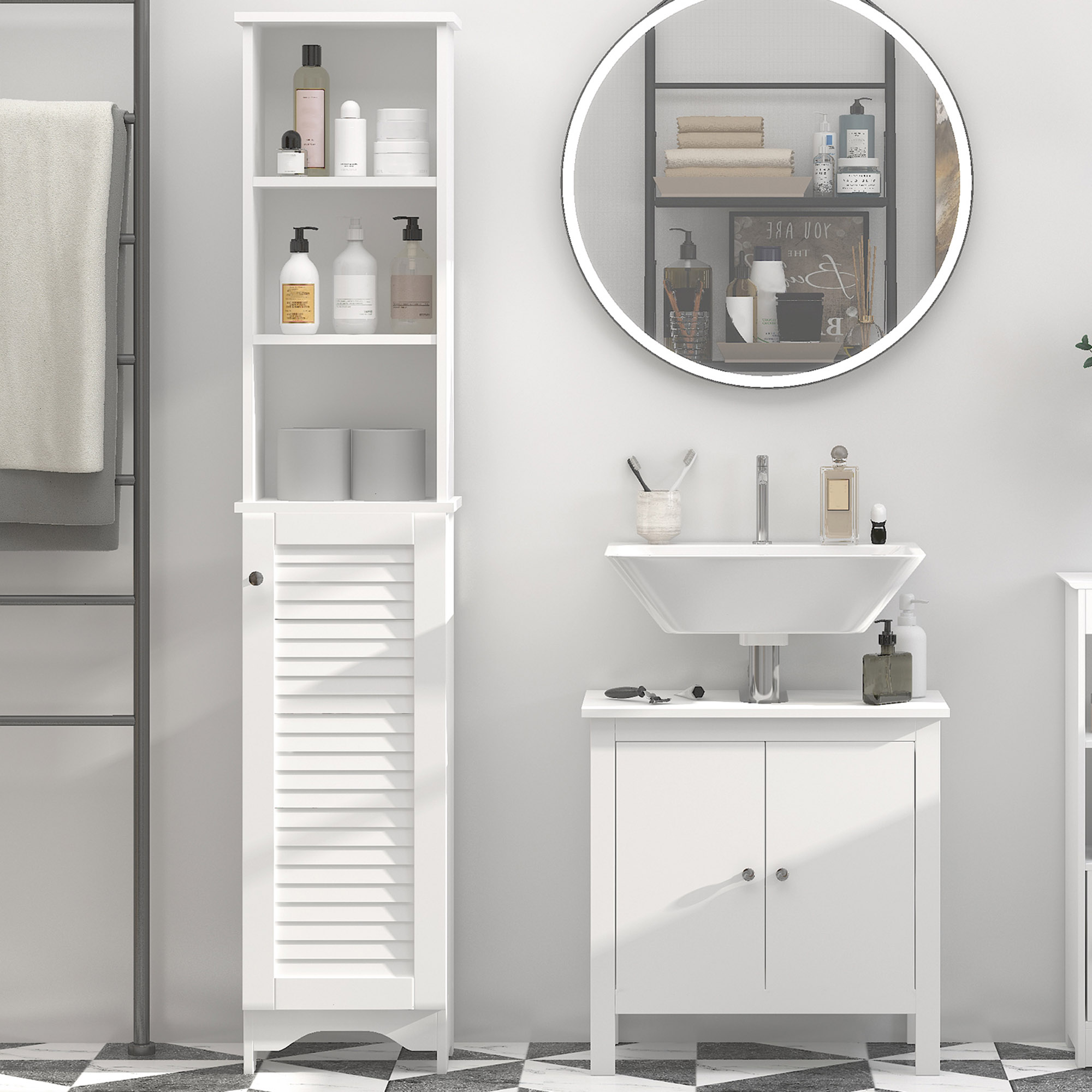 Un baño blanco con un mueble alto, lavabo y espejo, con baldosas de suelo en blanco y negro.