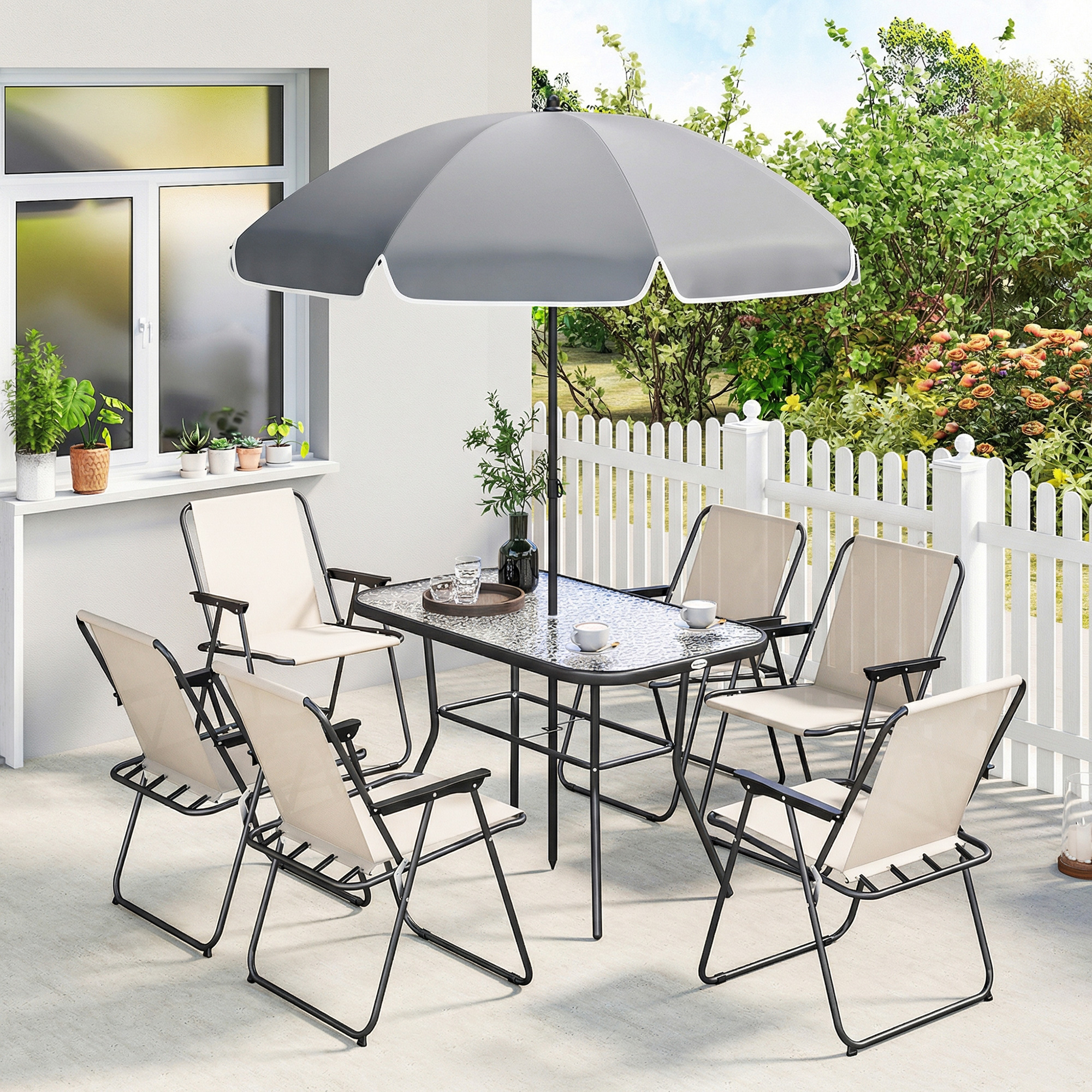 Una mesa de patio con seis sillas bajo una sombrilla en una terraza.