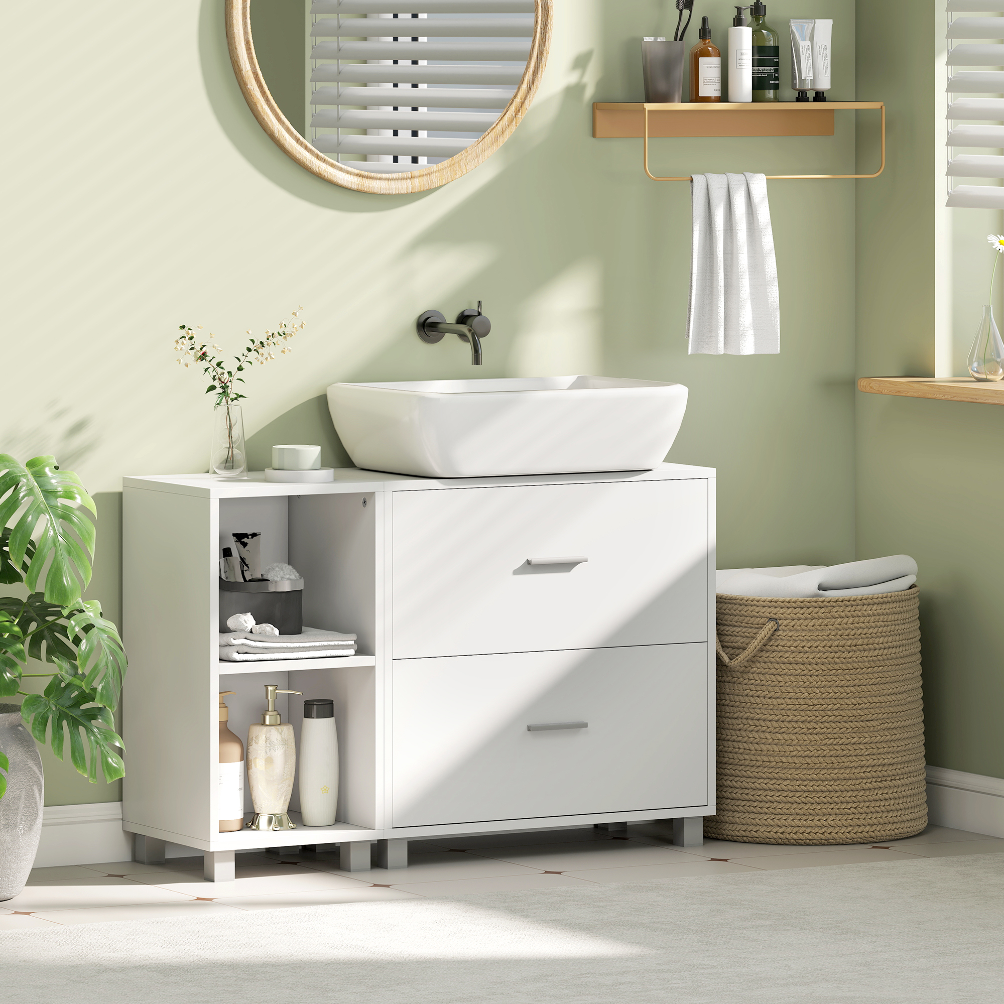 Un baño con tocador blanco, espejo, plantas y cesta de lavandería.