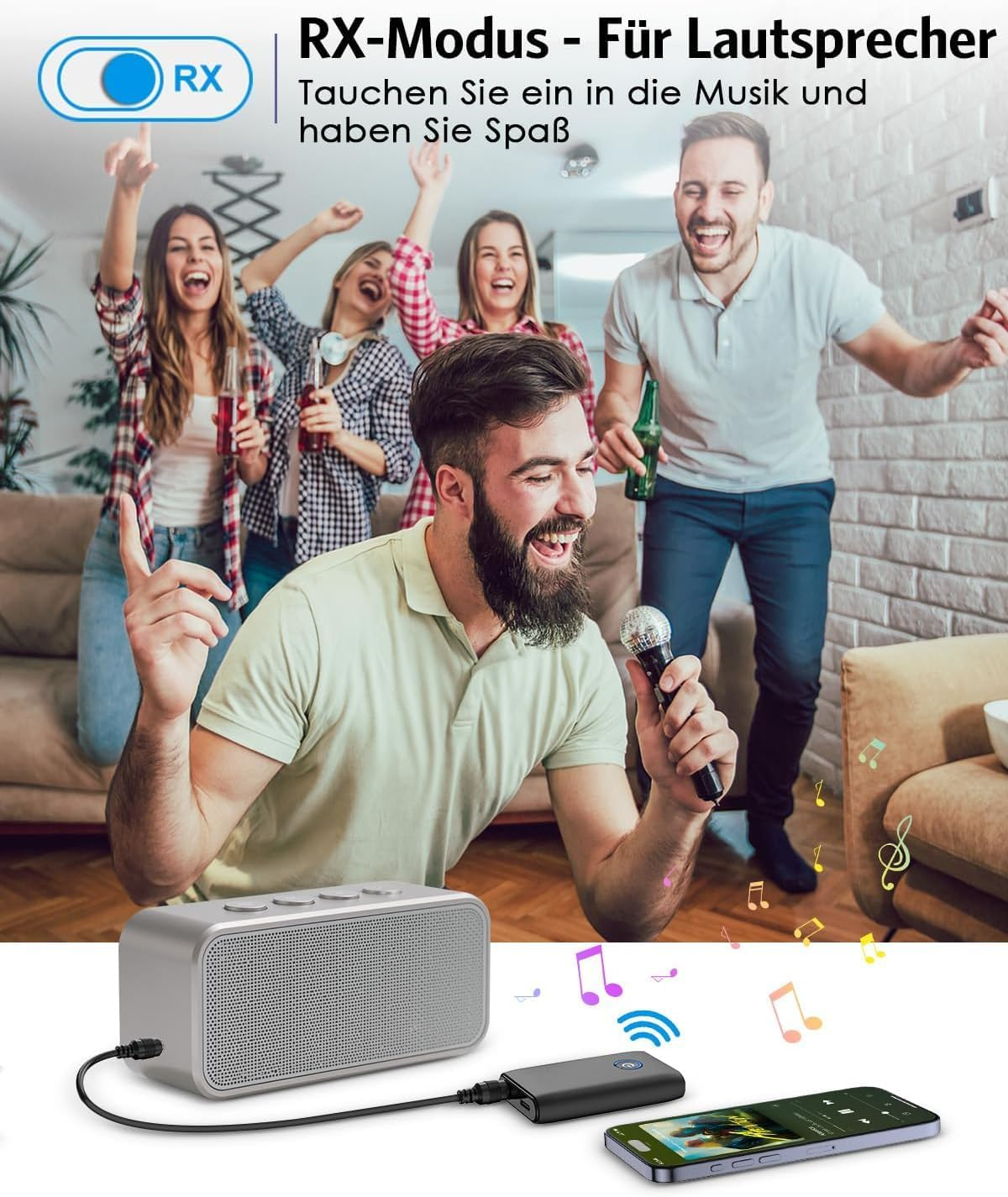 Leute tanzen und singen, während ein Mann ein Mikrofon hält. Ein Lautsprecher ist zu sehen.