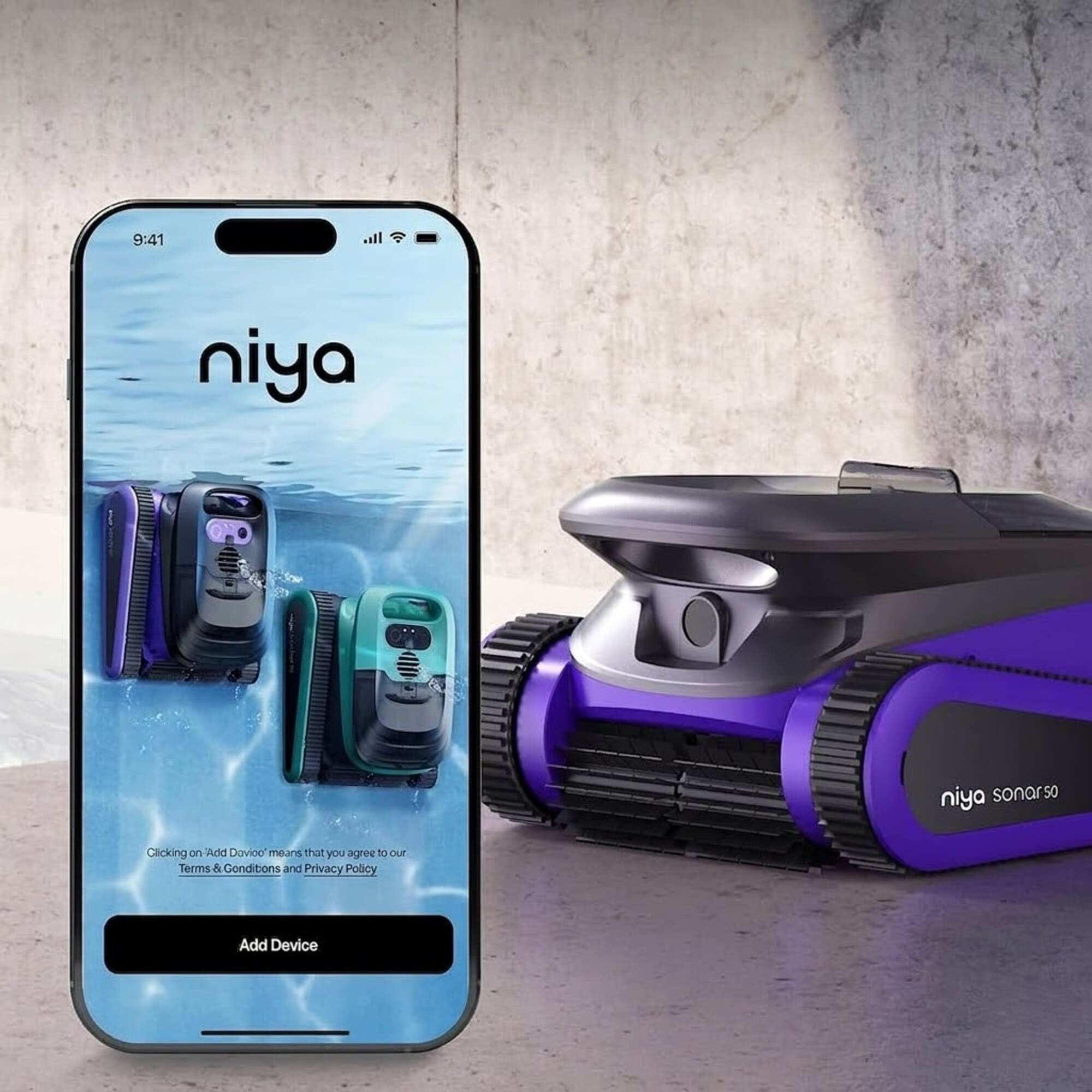 Un smartphone muestra una app con robots de piscina; al lado hay un robot de piscina morado.