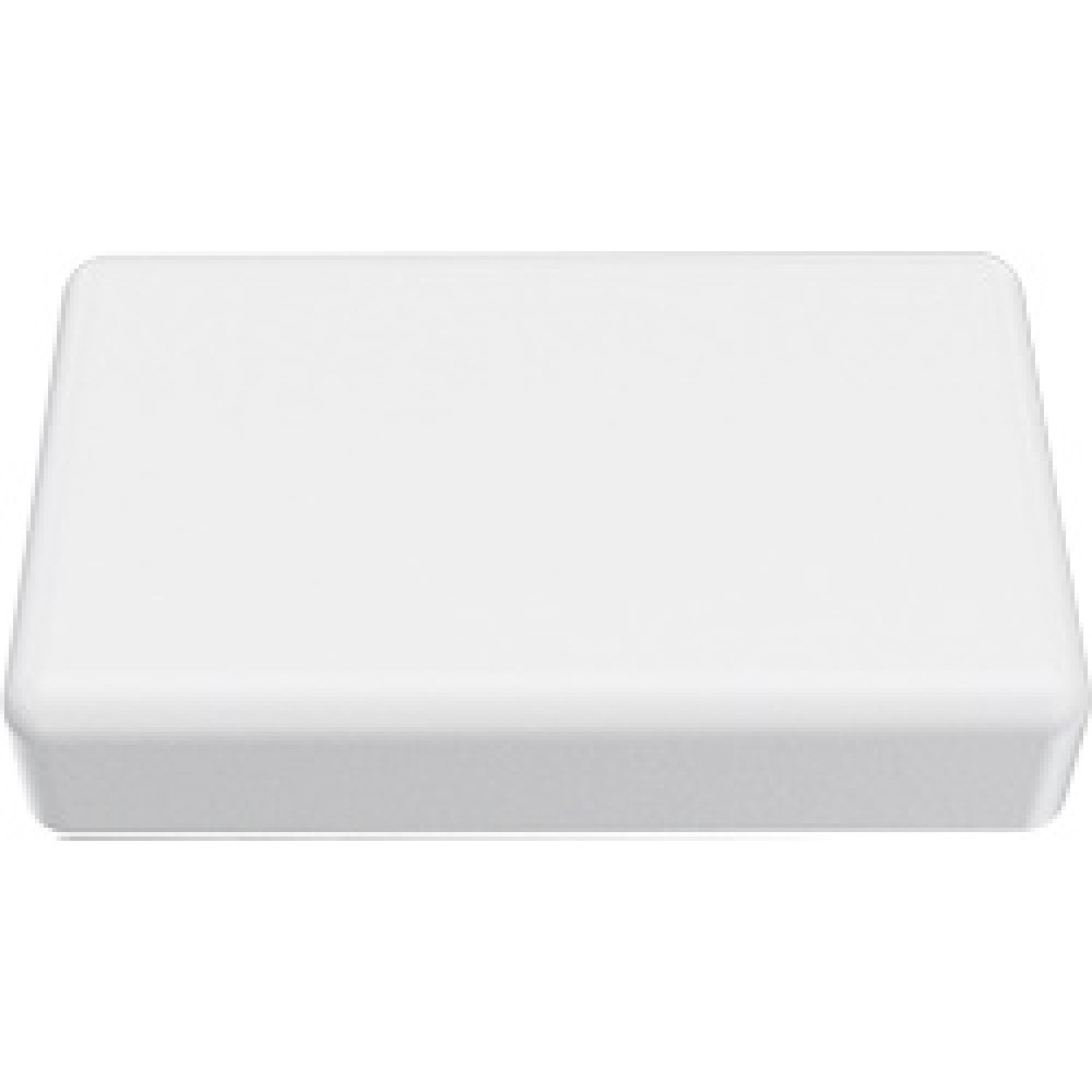 Un oggetto bianco rettangolare con angoli arrotondati su sfondo bianco.