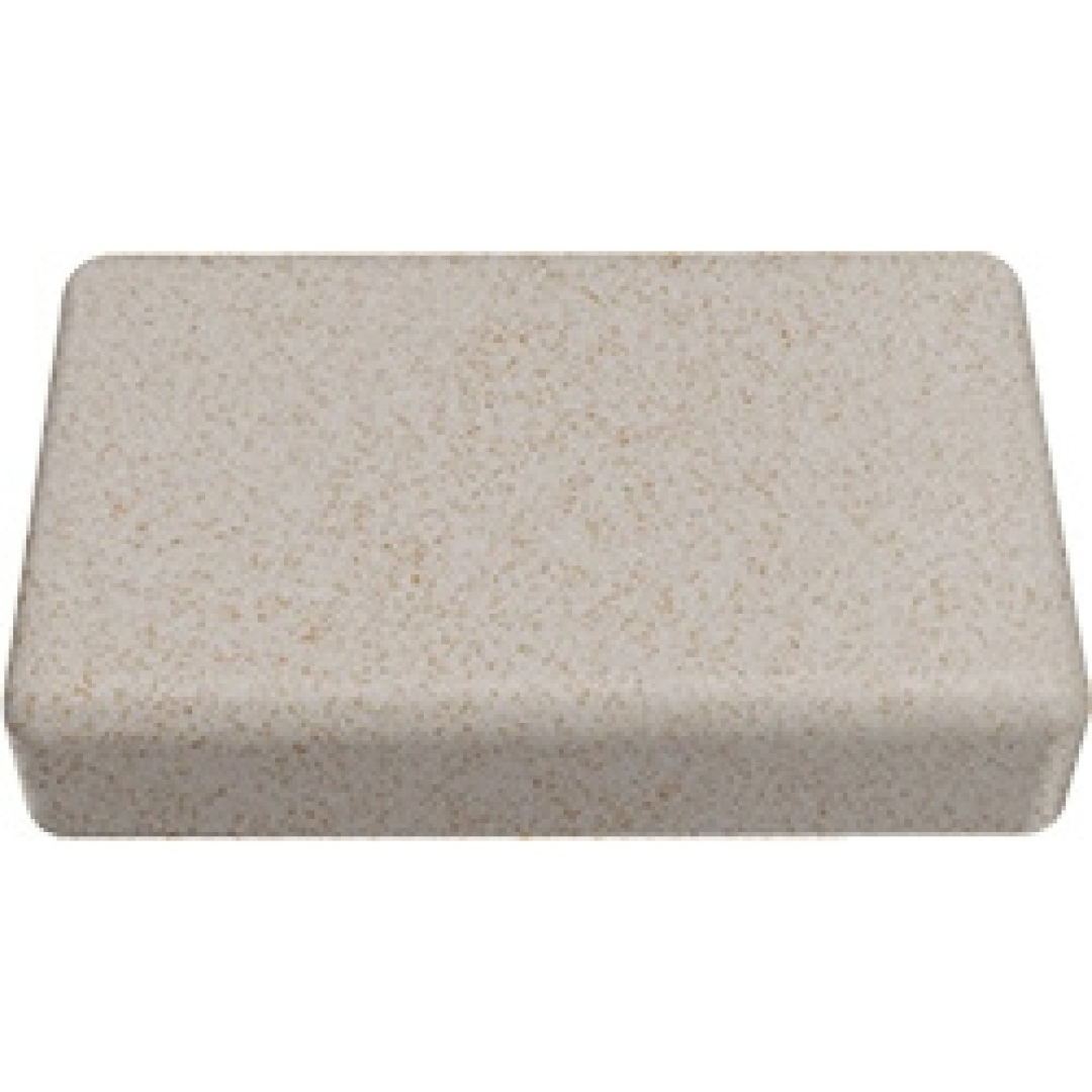 Una pietra rettangolare con superficie beige screziata e bordi arrotondati.