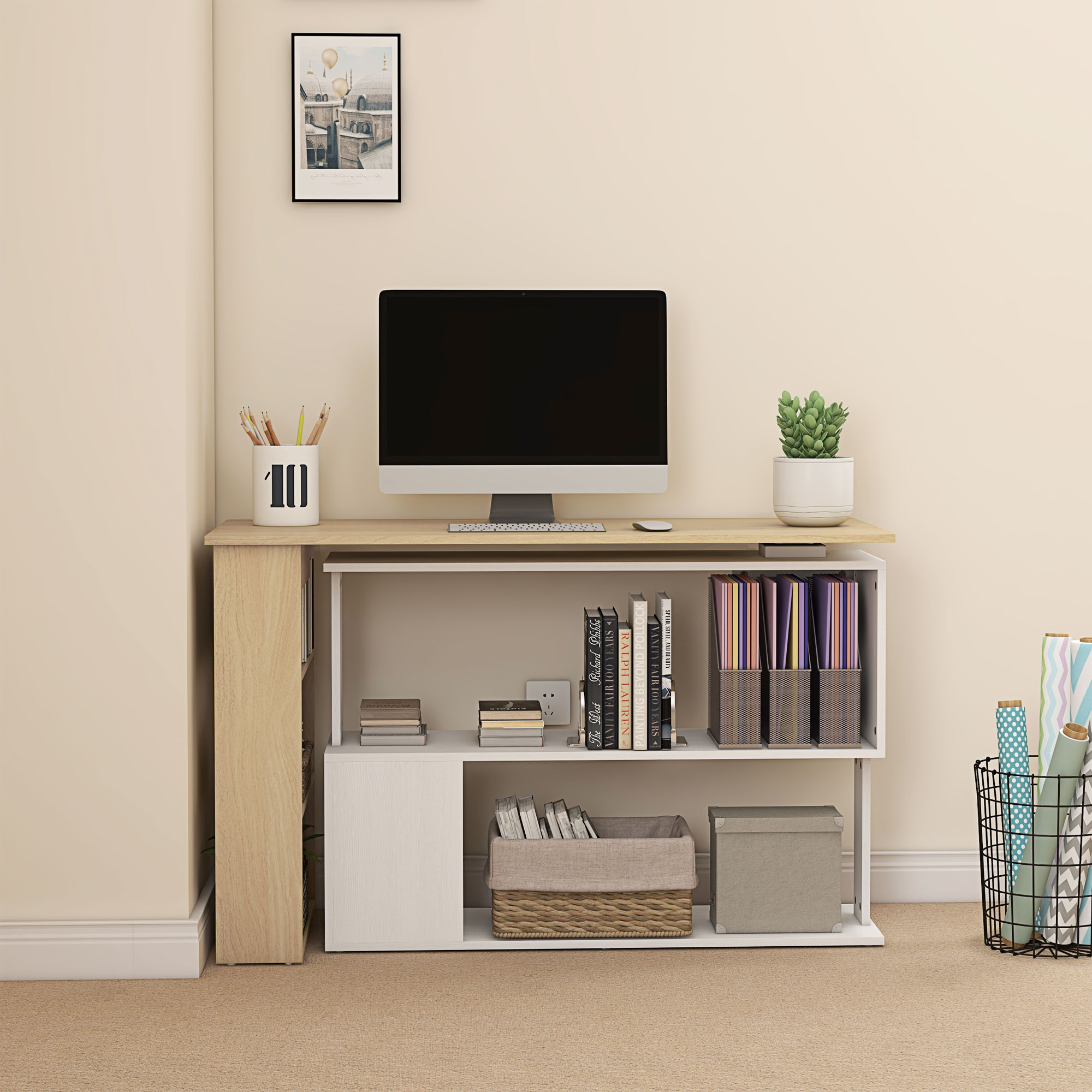 Un escritorio con un monitor, libros y plantas.